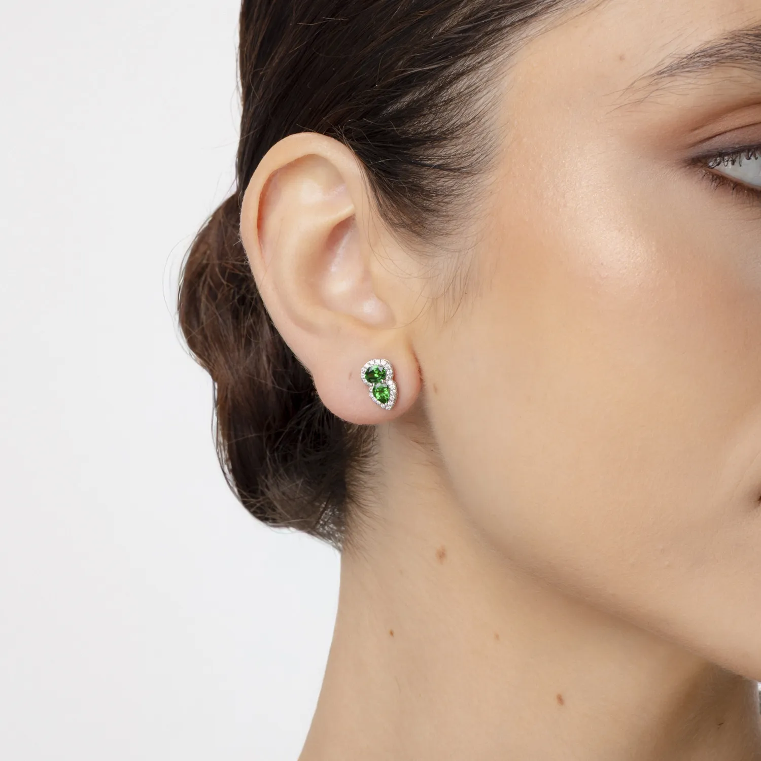 Fehér arany fülbevalók 1.8ct gyémánttal és zöld tsavorittal