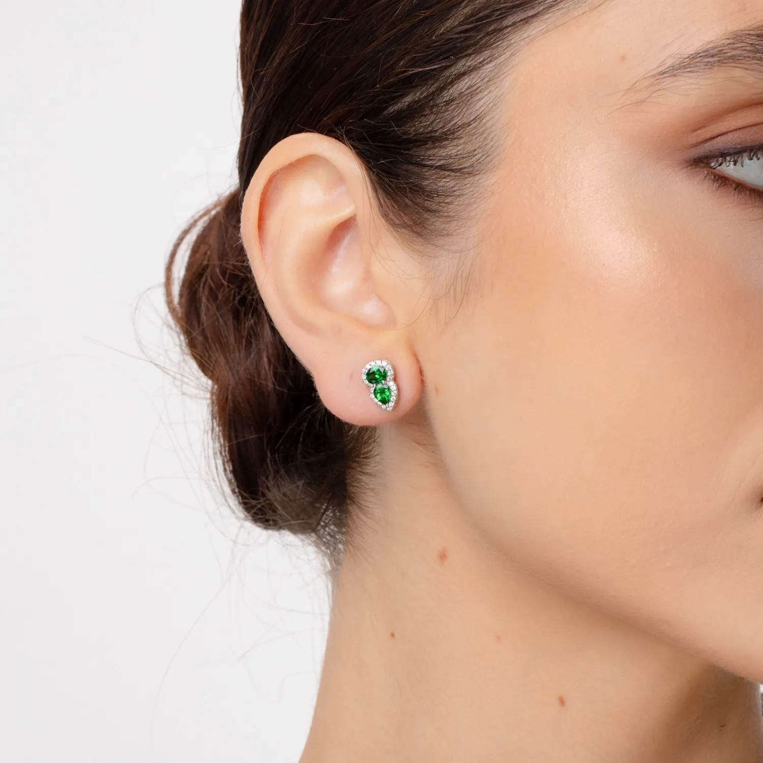 Złote kolczyki z diamentami o wadze 1.8ct i zielonymi tsaworytami