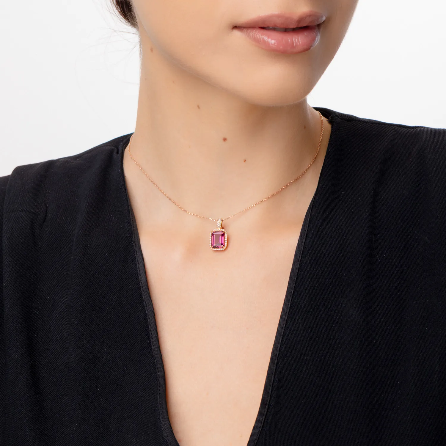 Wisiorek geometryczny z różowego złota z 3.2ct różowym turmalinem i 0.2ct diamentami