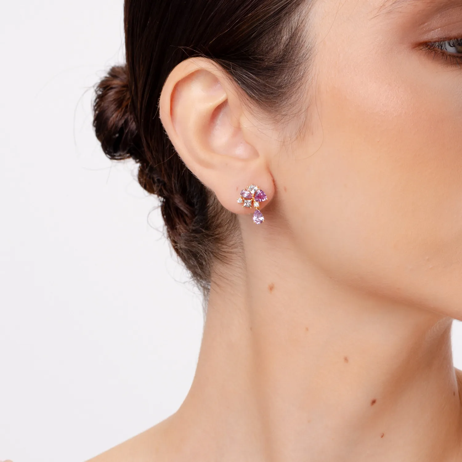 Geometryczne kolczyki z żółtego złota z 3.76 ct wielokolorowych szafirów