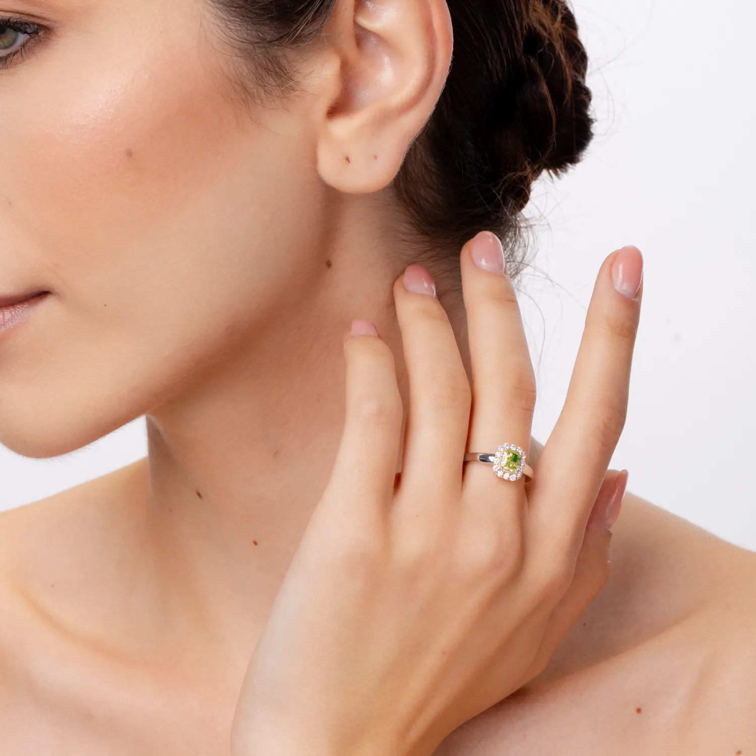 Pierścionek z białego i różowego złota z 1.3ct zielonym diamentem i różowymi diamentami