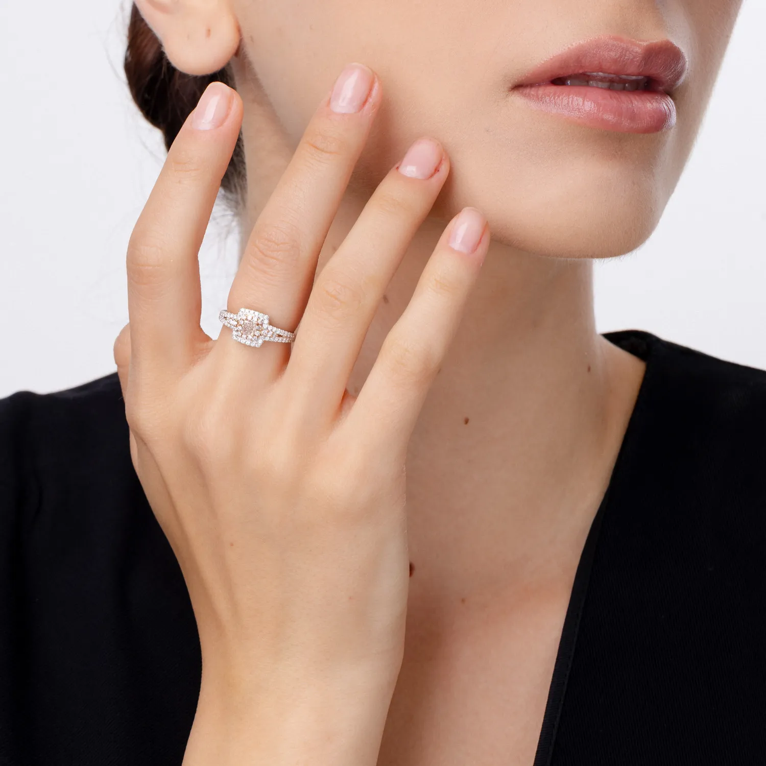 Inel din aur alb-roz cu diamante roz rectangulare si rotunde si diamante incolore de 0.8ct