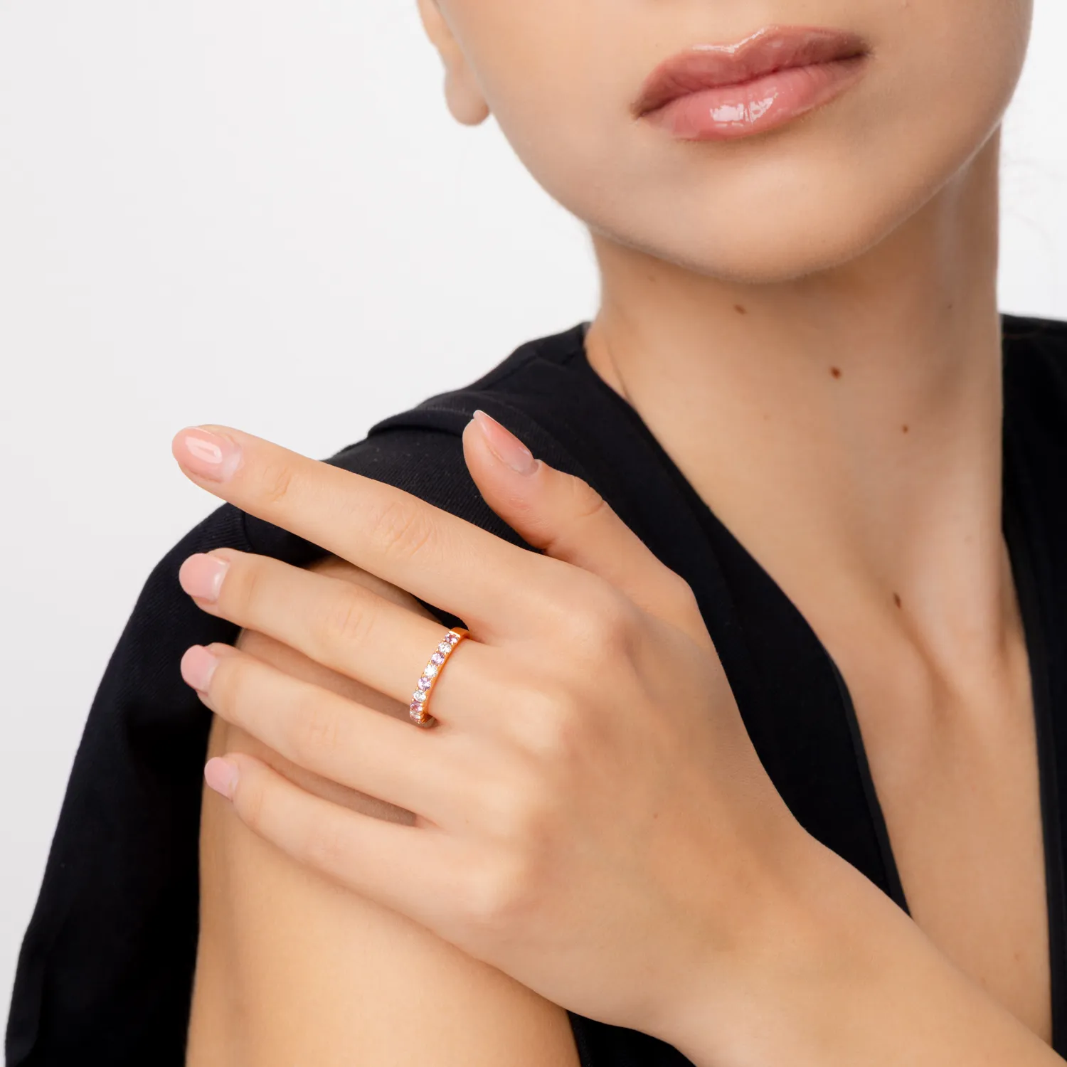 Pierścionek typu półwieczność z różowego złota z różowymi szafirami 0.5 ct i diamentami 0.37 ct