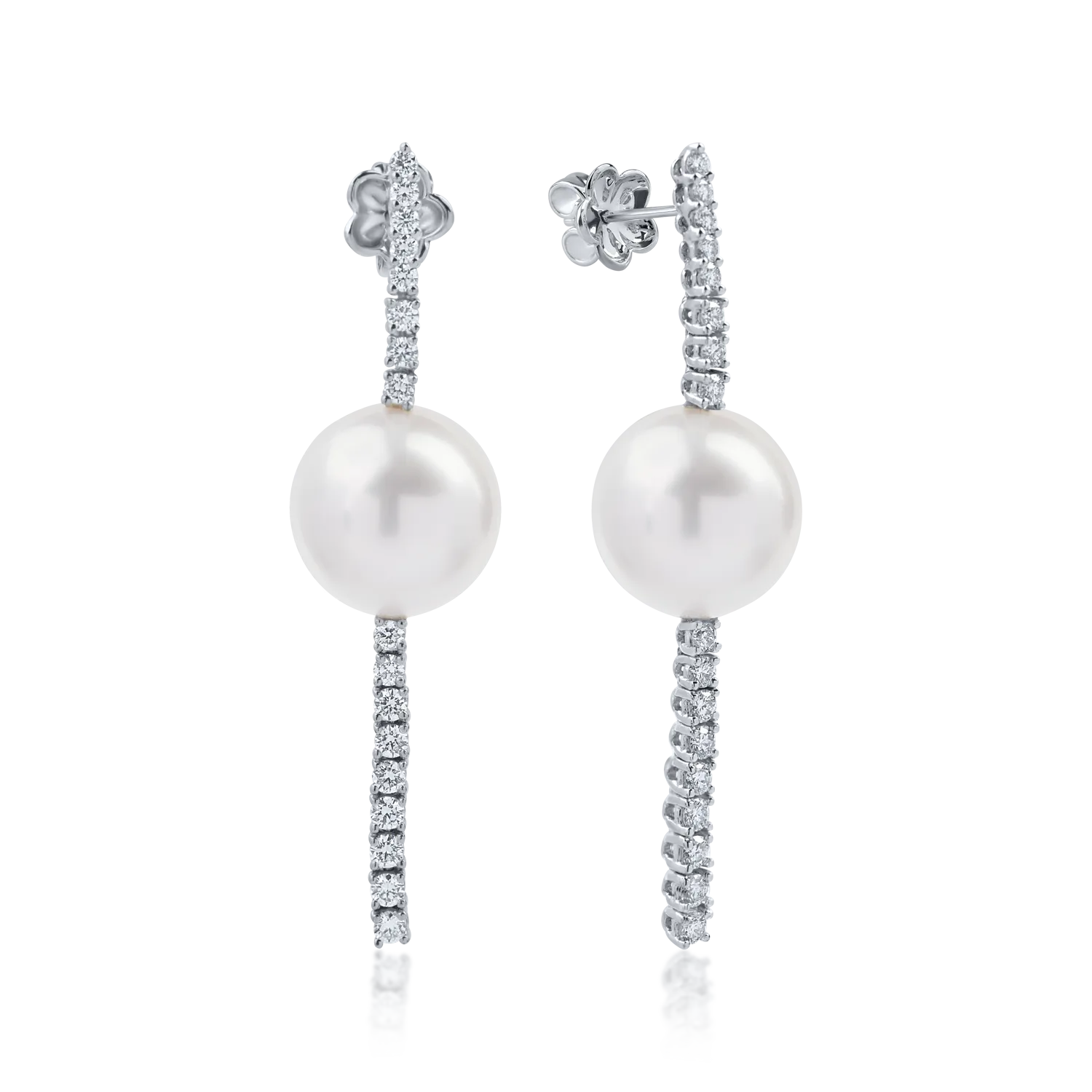 White gold minimalist earrings with 0.6ct diamonds and fresh water pearls