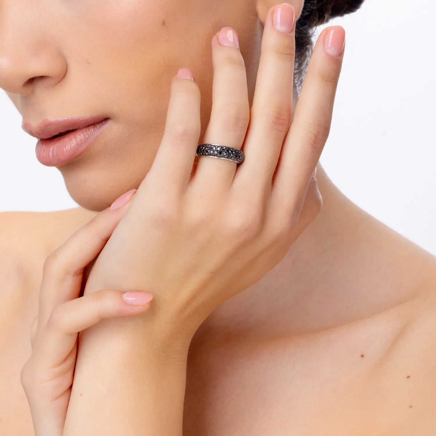 Inel semieternity din aur alb cu diamante negre de 1.6ct