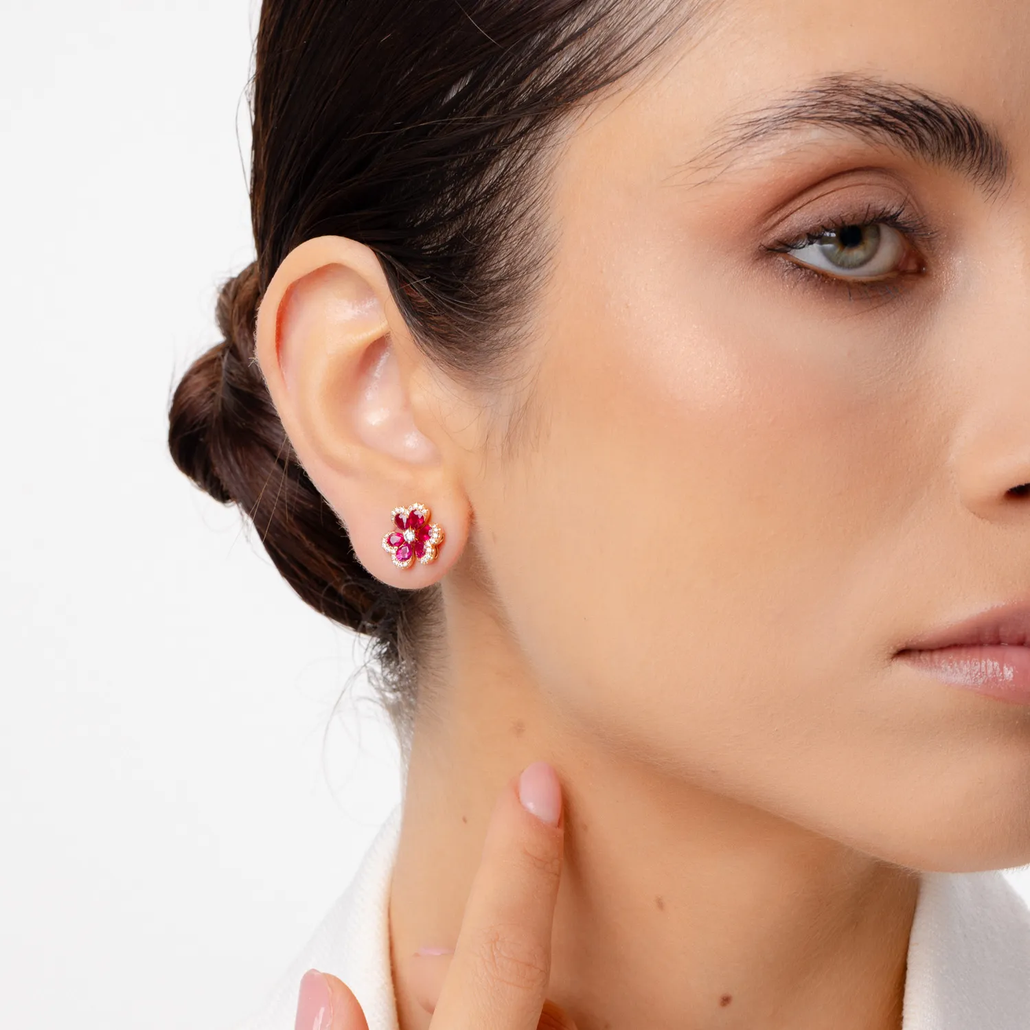 White-rose gold flower earrings with rubies and 2.5ct diamonds