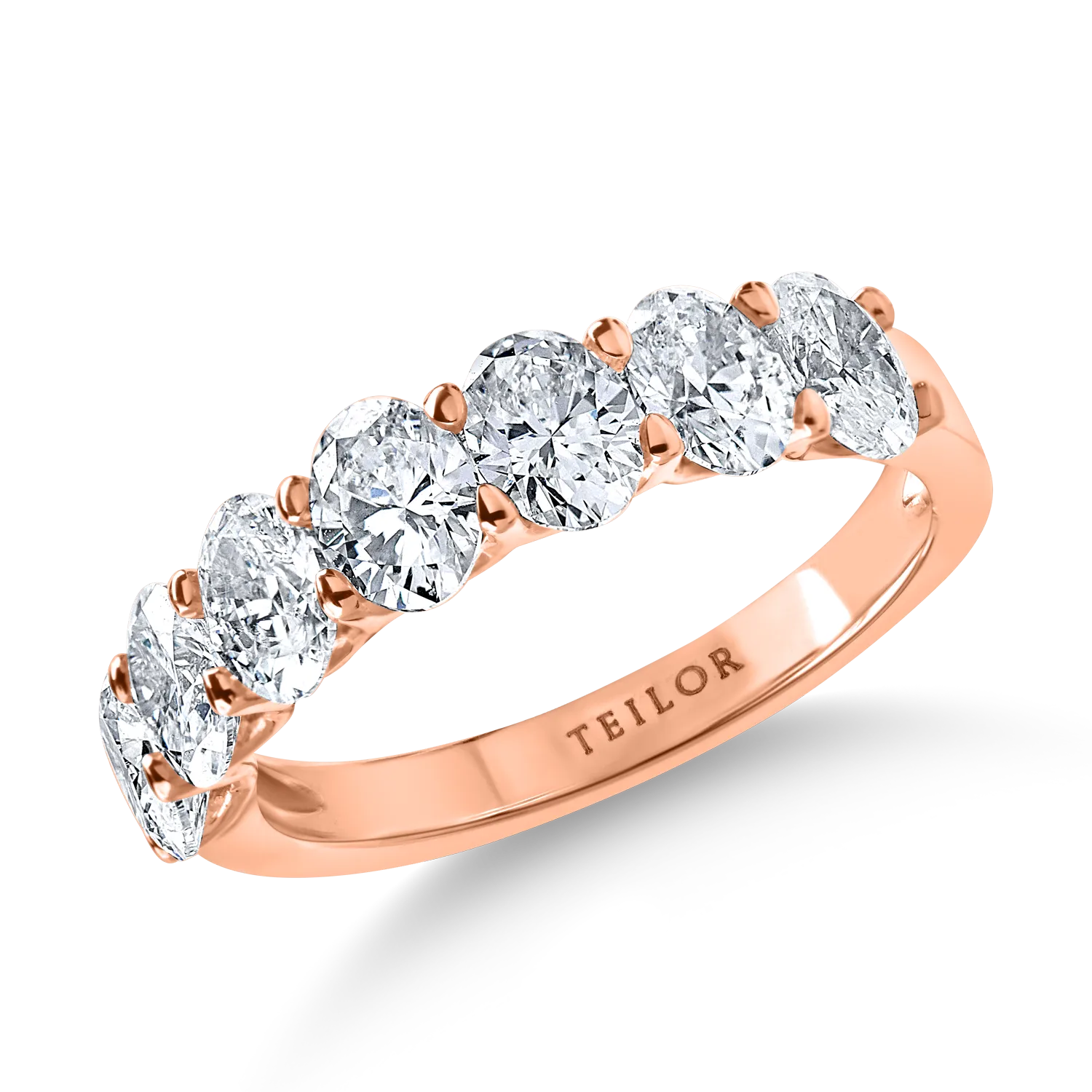 Inel semi eternity din aur roz cu diamante oval de 2.2ct