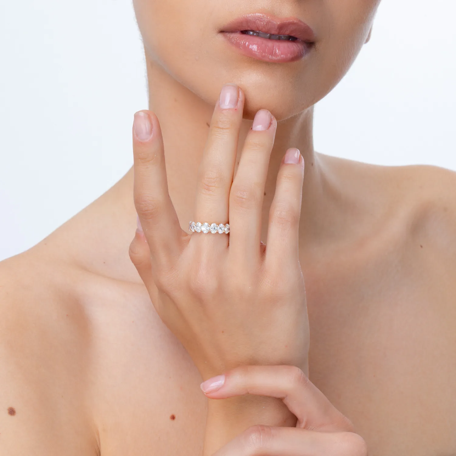 Inel semi eternity din aur roz cu diamante oval de 2.2ct