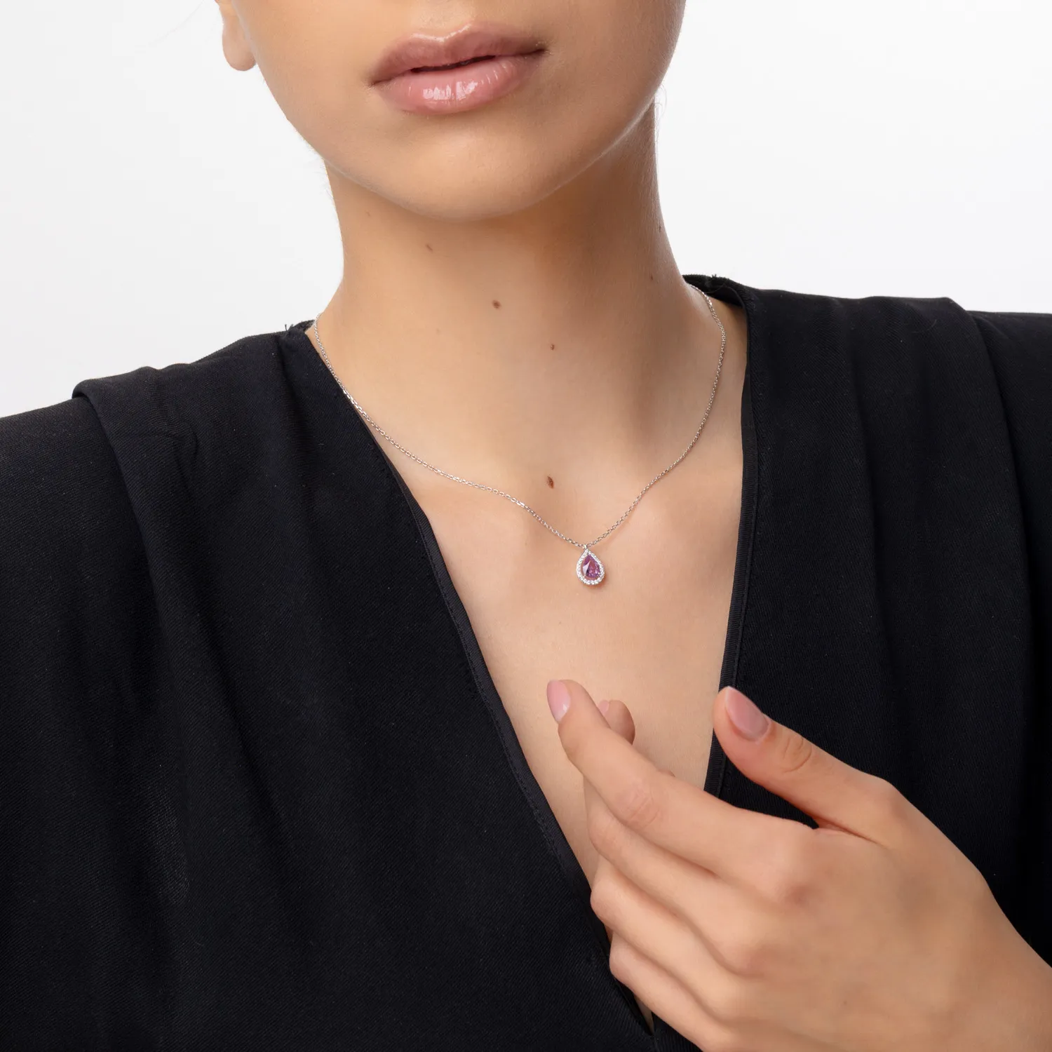 Fehérarany könnycsepp medál nyaklánc 0.8ct rózsaszín zafírral és gyémántokkal