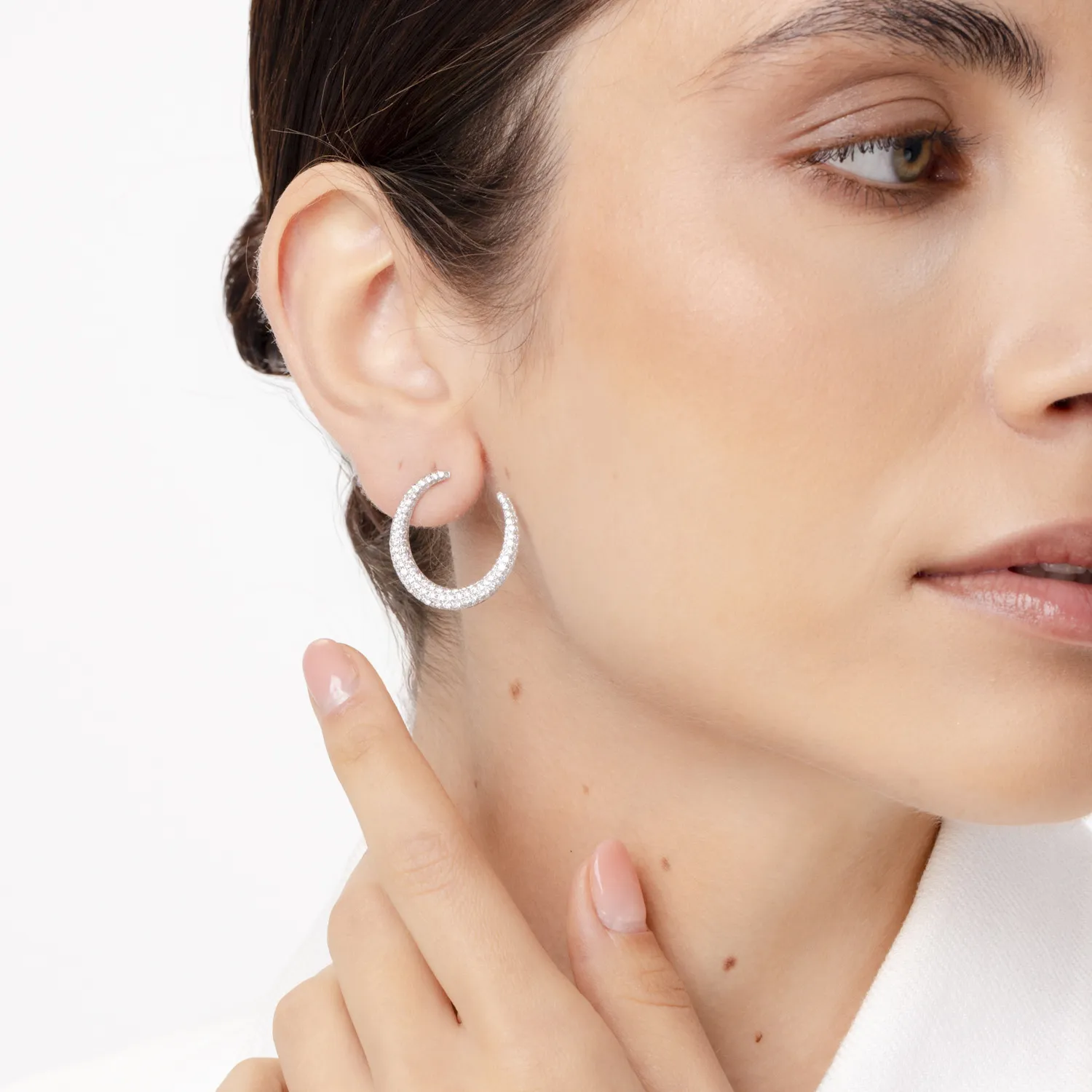 Fehérarany kerek fülbevaló 3.35 ct gyémánttal