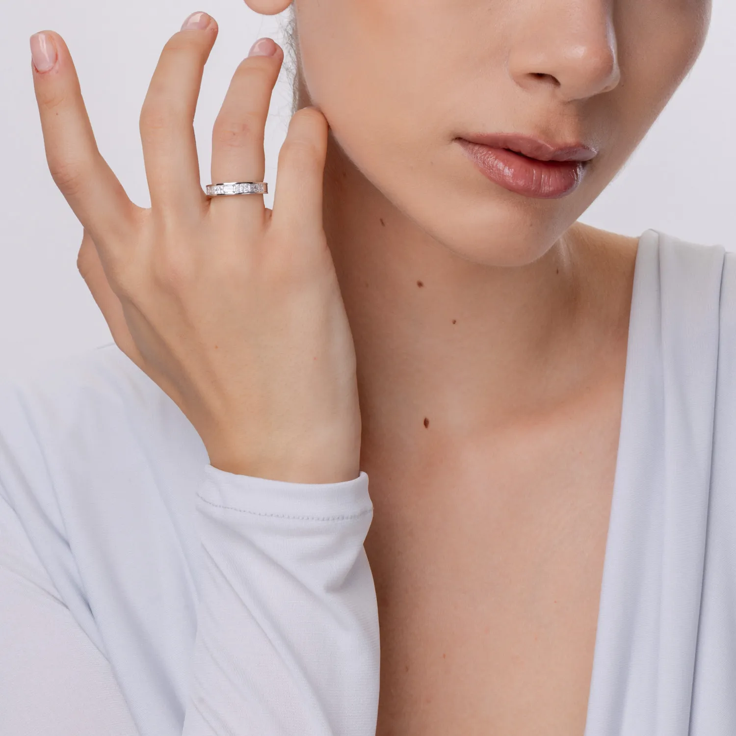 Pierścionek z białego złota z 0.8ct diamentami