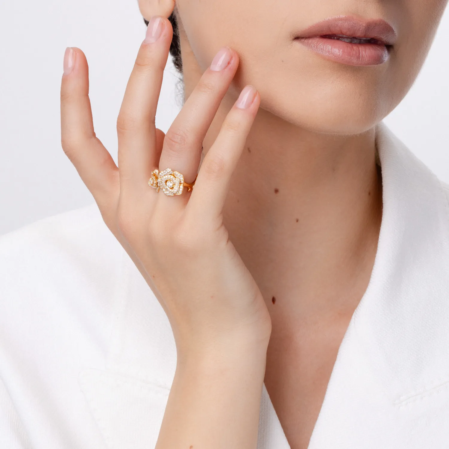Inel cu flori din aur galben cu diamante de 0.9ct