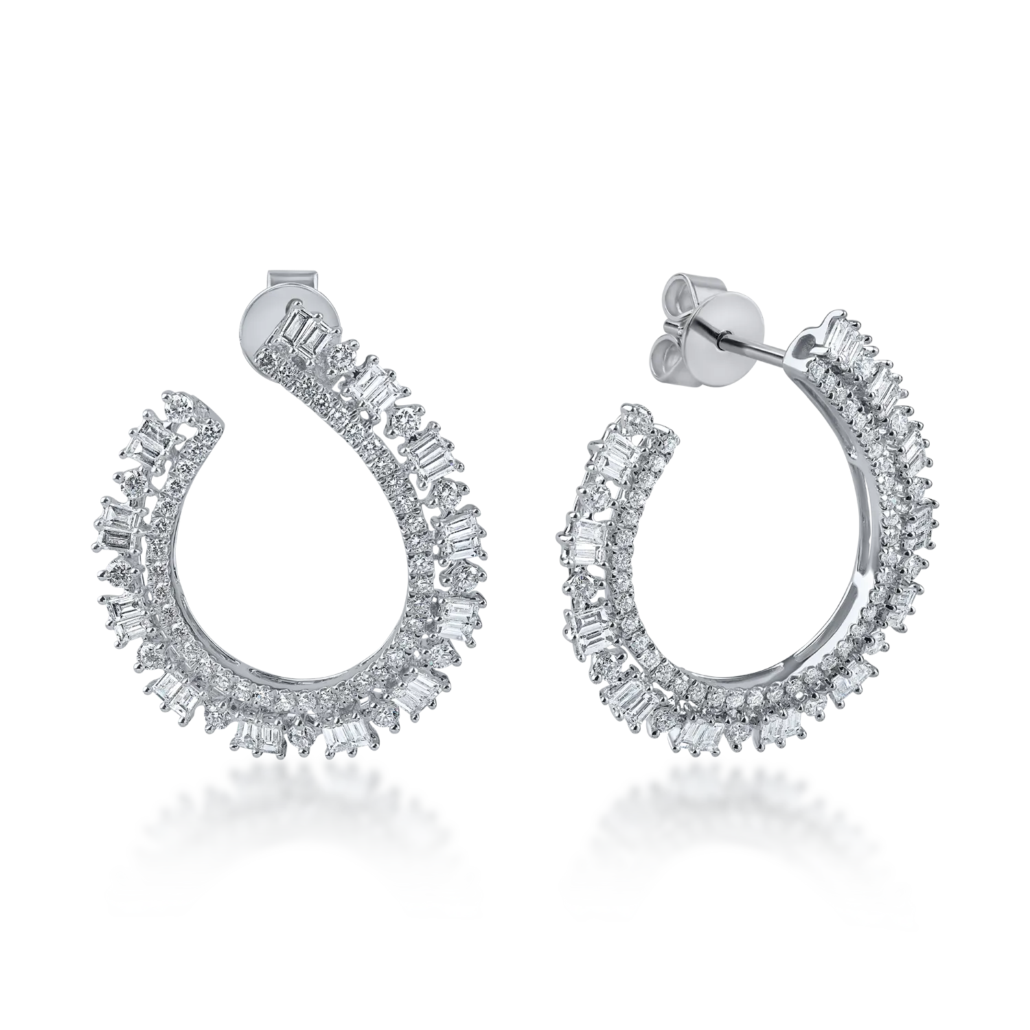 Cercei geometrici din aur alb cu diamante trapezoidale si rotunde de 2ct