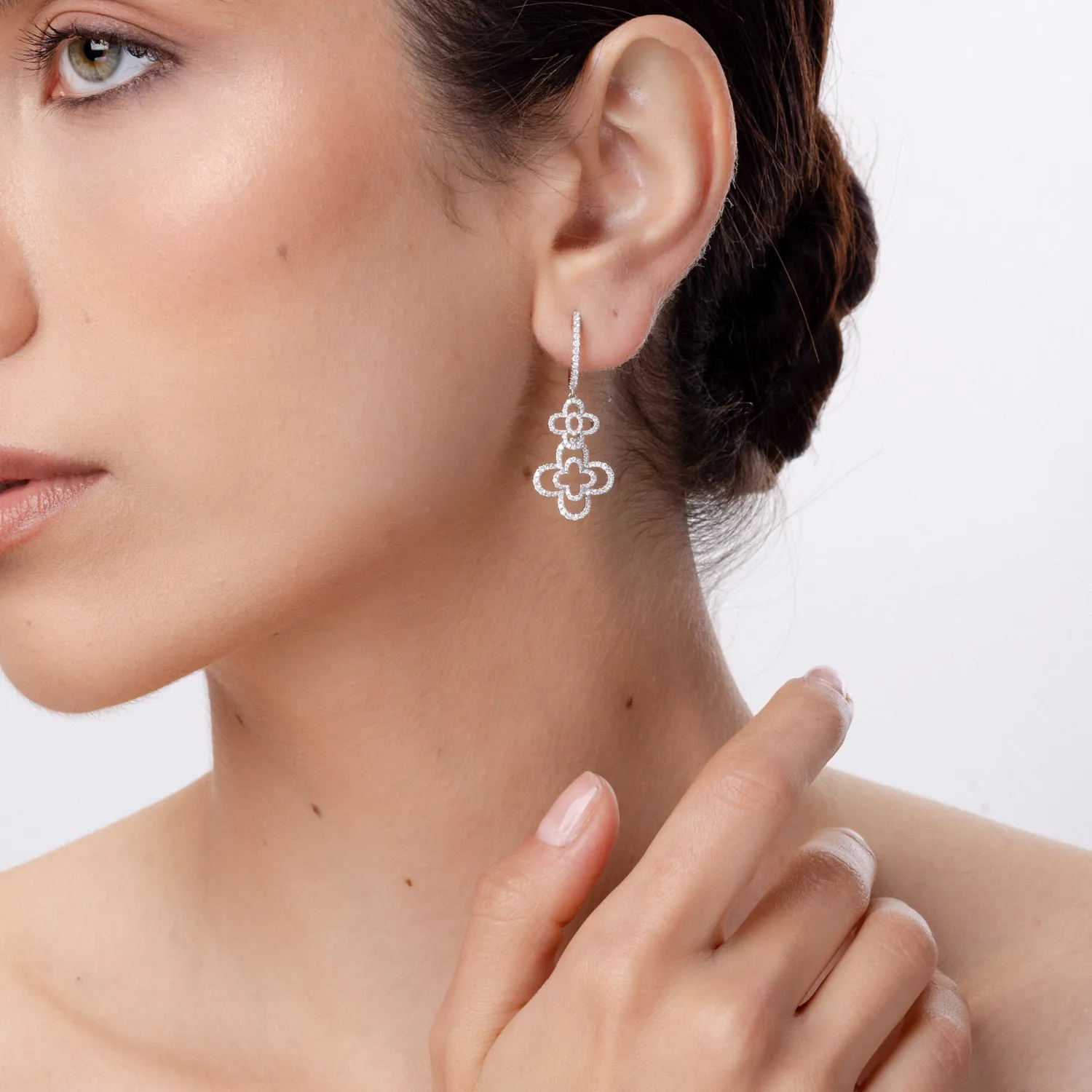 Cercei geometrici din aur alb cu diamante de 0.9ct