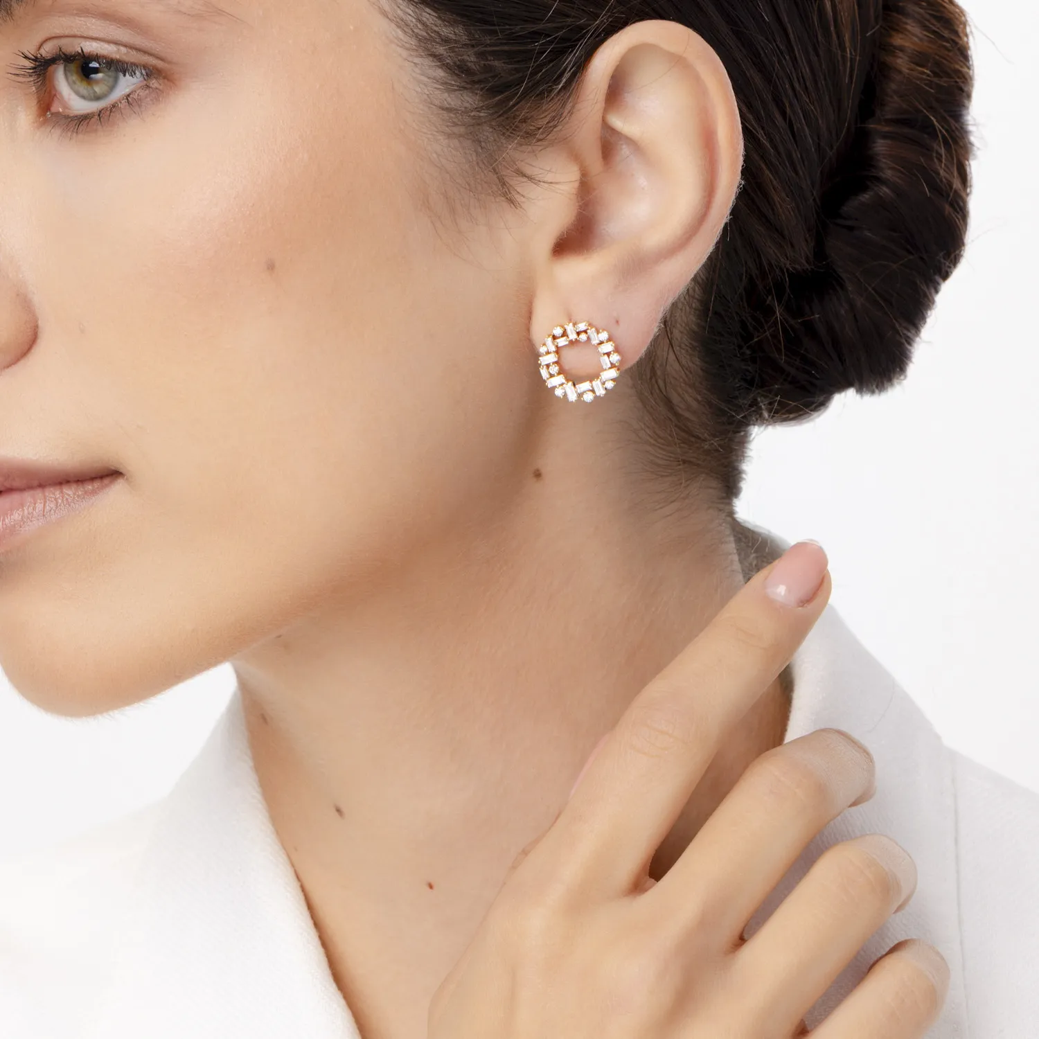 Yellow gold round earrings with 1.5ct diamonds