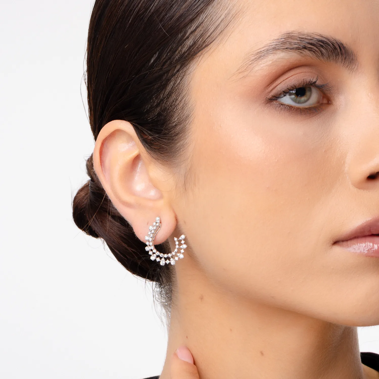 White gold on-ear earrings with 1.7ct diamonds