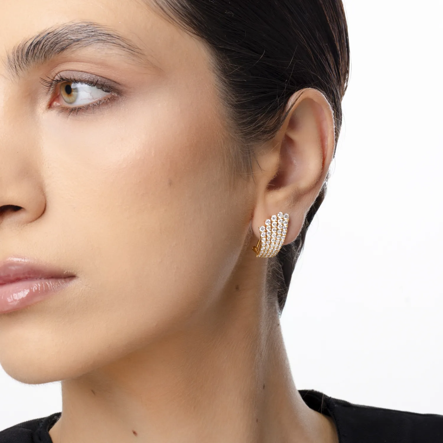 Yellow gold on-ear earrings with 2.6ct diamonds