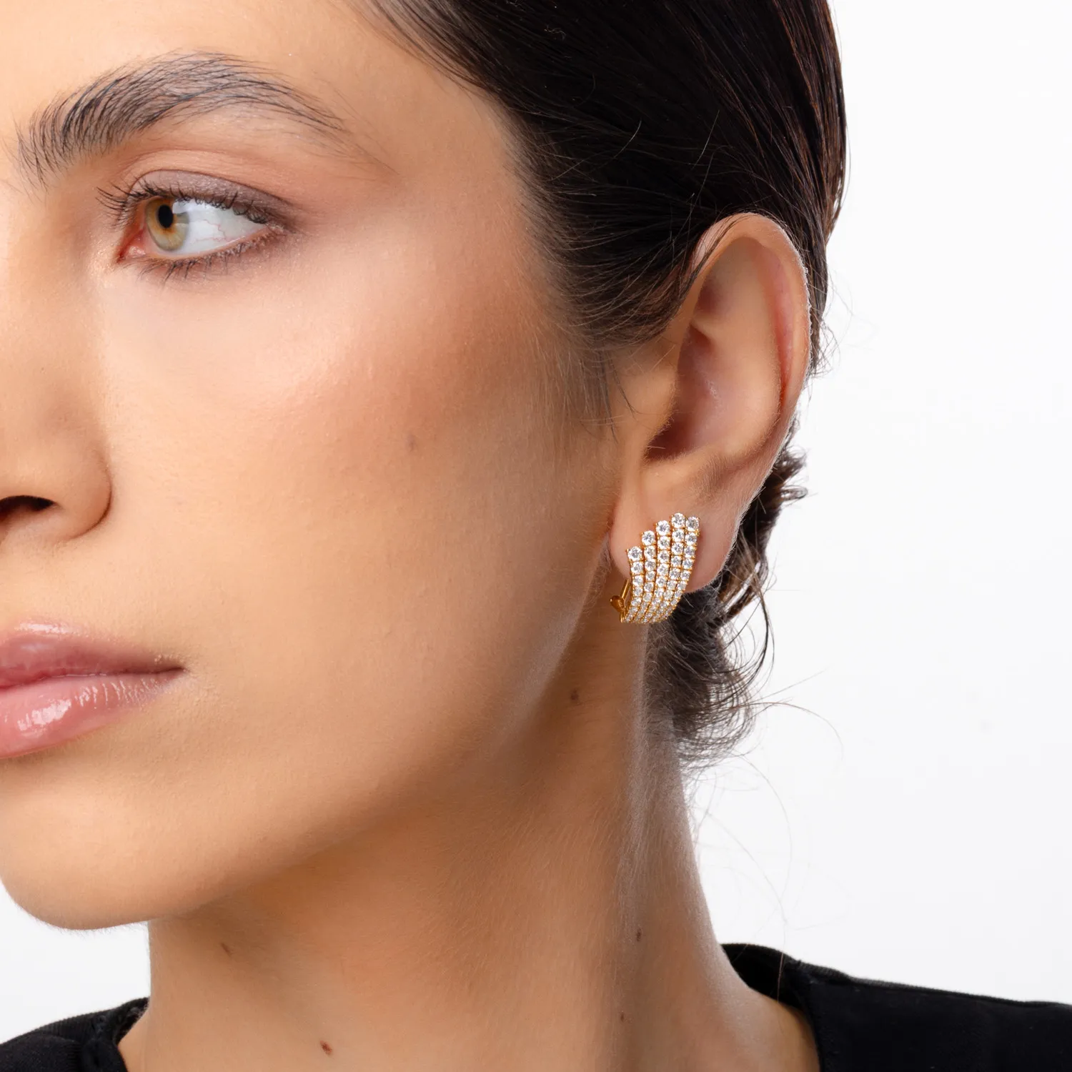 Yellow gold on-ear earrings with 2.6ct diamonds