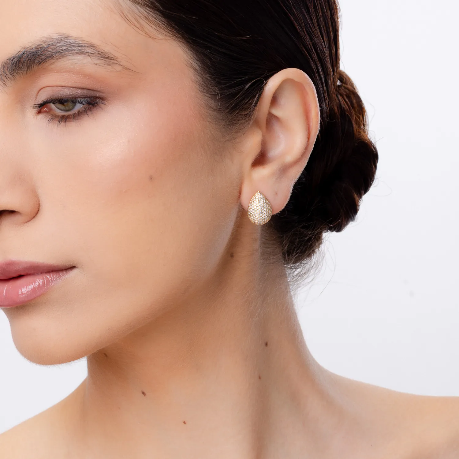 Yellow gold on-ear earrings with 1.1ct diamonds