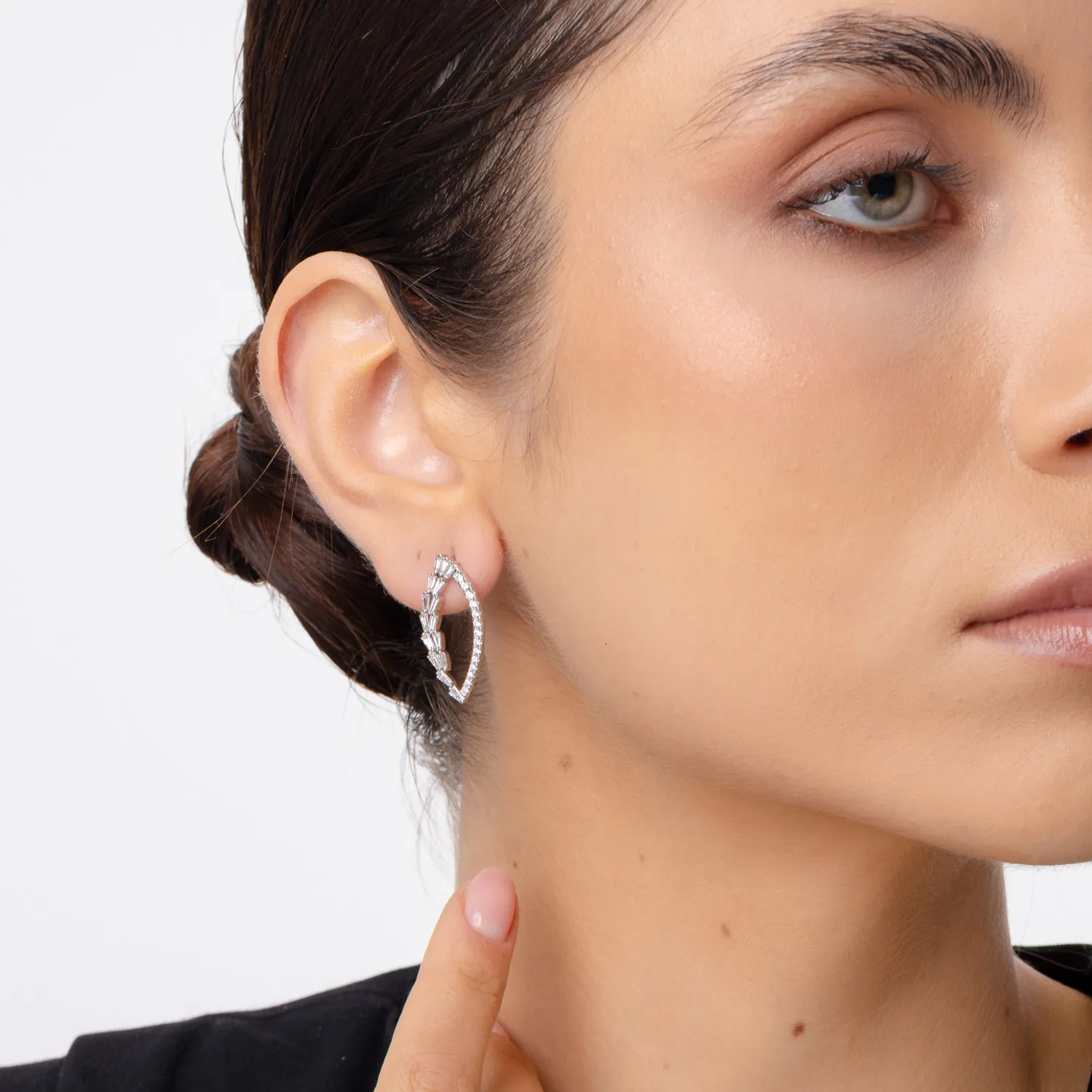 White gold geometric earrings with 1.2ct diamonds