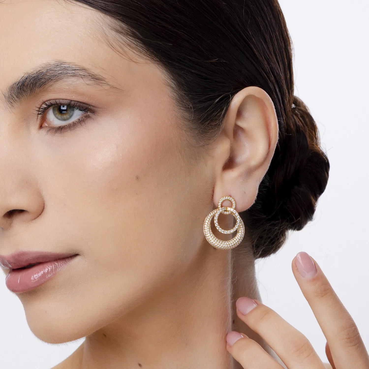 Yellow gold hoop earrings with 2.8ct diamonds