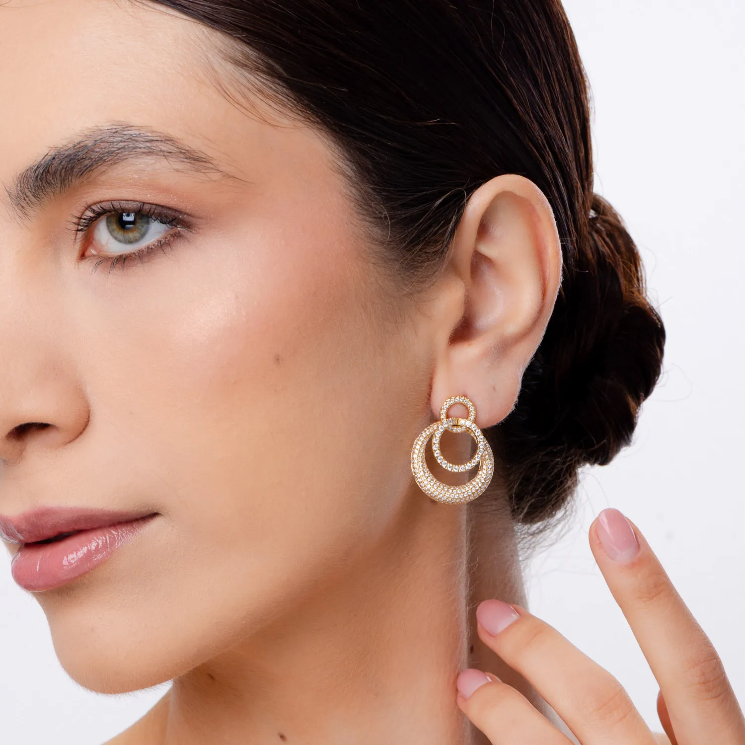 Yellow gold hoop earrings with 2.8ct diamonds