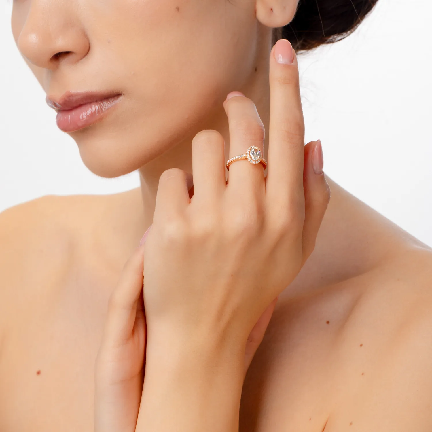 Pierścionek zaręczynowy z różowego złota z diamentami 1.1ct