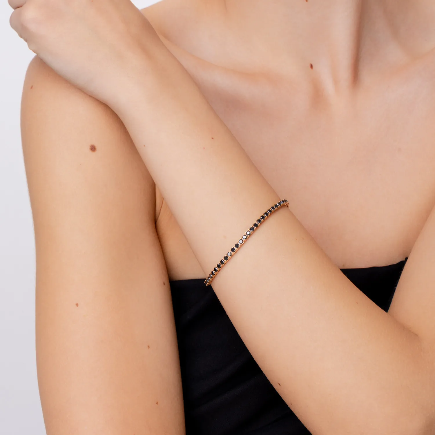 Bransoletka tenisowa z różowego złota z 5.7ct czarnymi diamentami