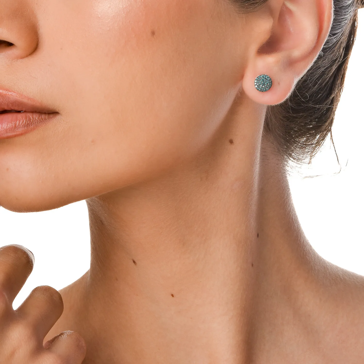 Kolczyki z białego złota z niebieskimi diamentami o masie 0.4ct