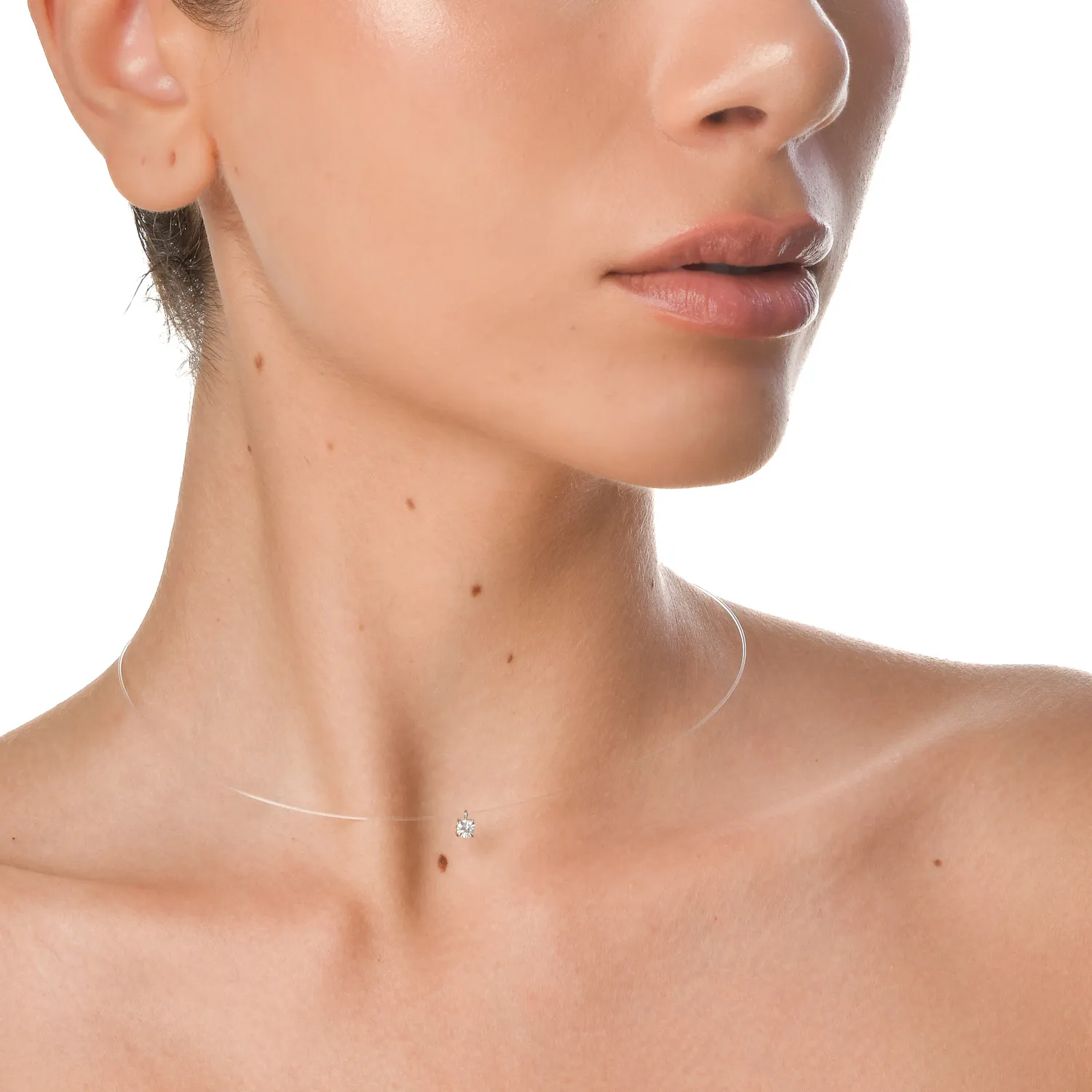 Przezroczysty łańcuszek z białego złota z wisiorkiem z diamentem soliter o masie 0.2ct