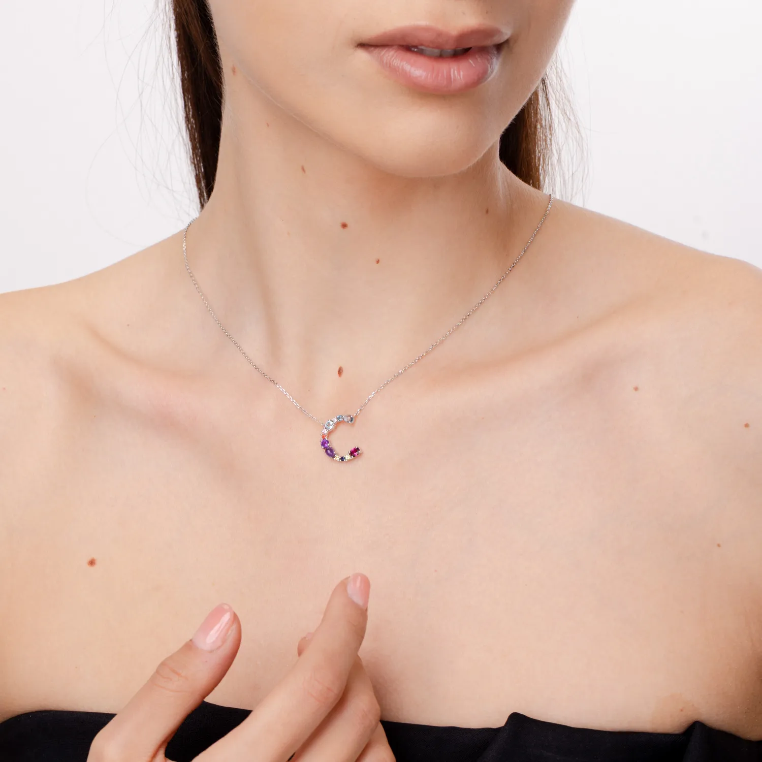 Lant cu pandantiv initiala C din aur alb cu pietre pretioase si semipretioase de 0.9ct