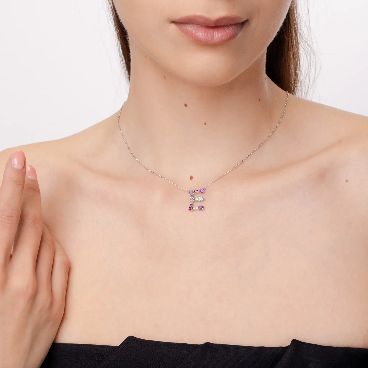 Lant cu pandantiv initiala E din aur alb cu pietre pretioase si semipretioase de 1.2ct