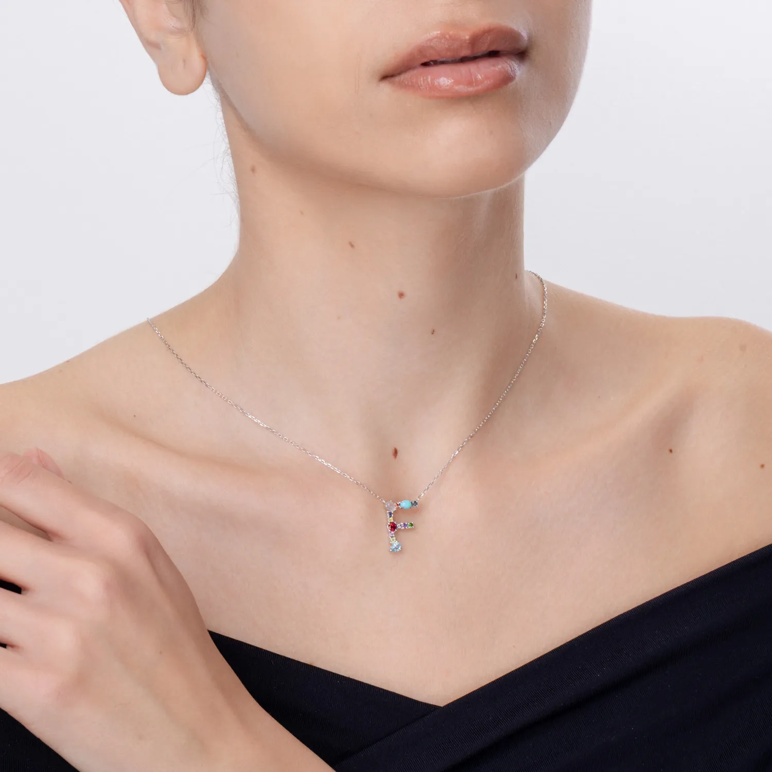 Lant cu pandantiv initiala F din aur alb cu pietre pretioase si semipretioase de 1.02ct