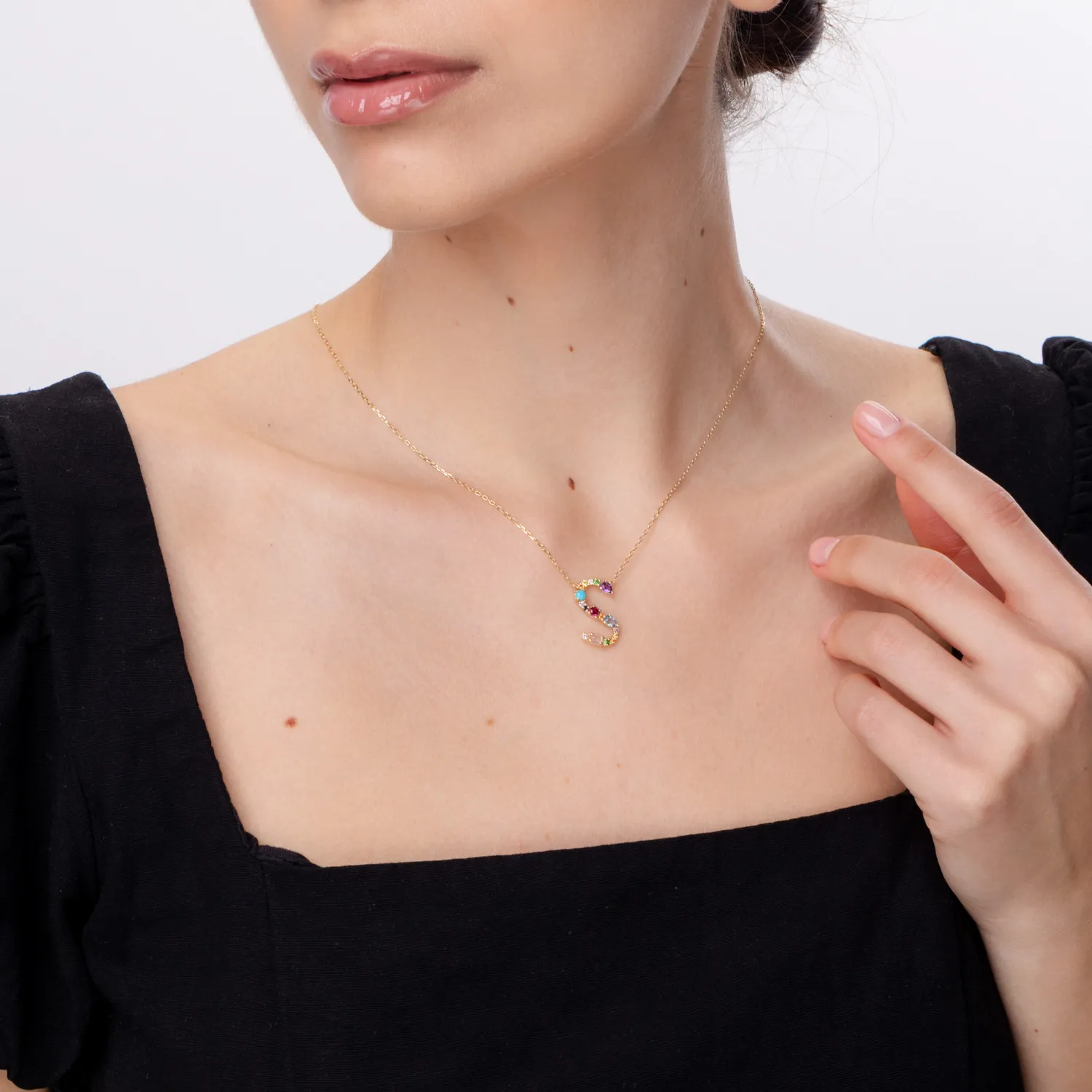 Lant cu pandantiv initiala S din aur galben cu pietre pretioase si semipretioase de 1.1ct