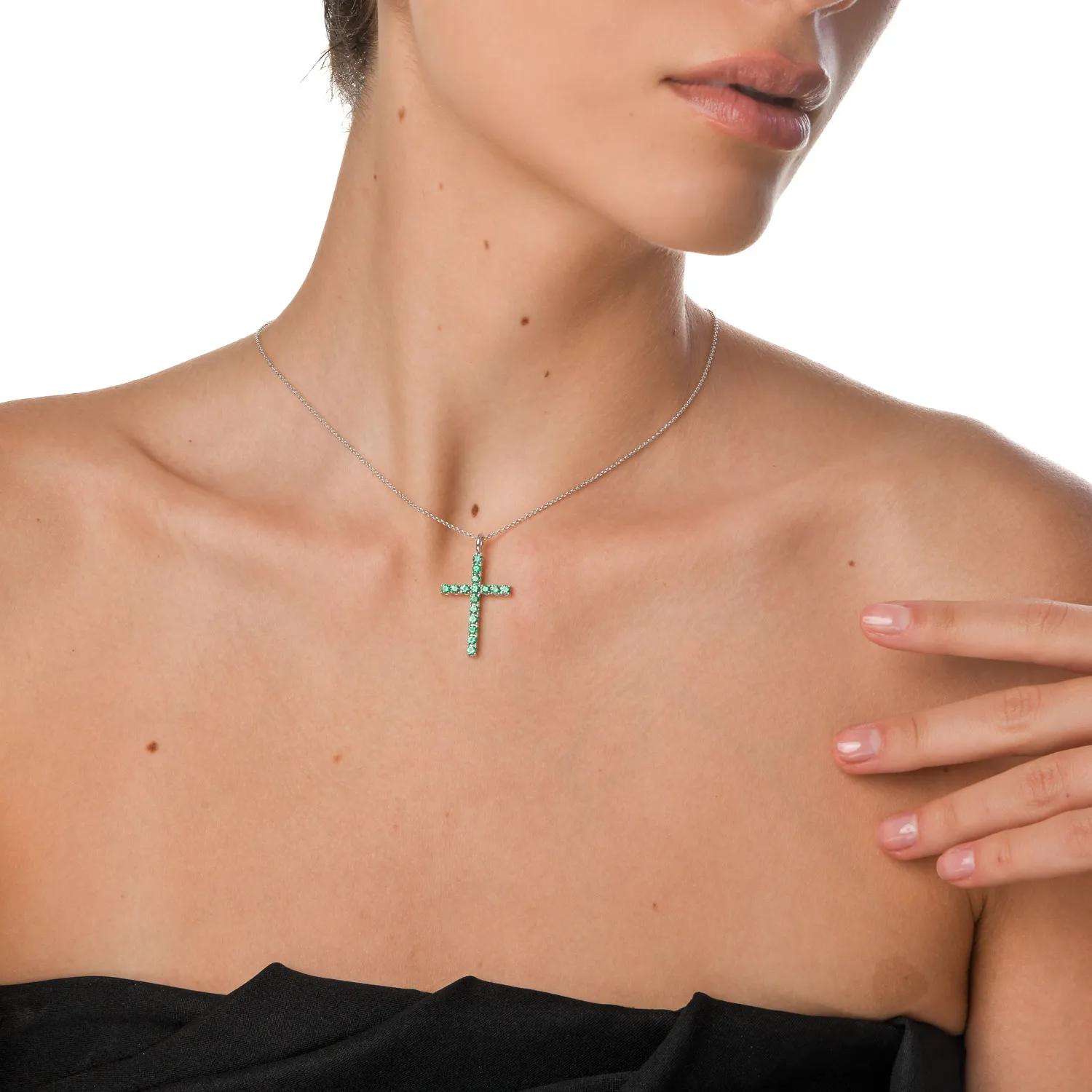 Колие с кръст от бяло злато с 1.1кт изумруди