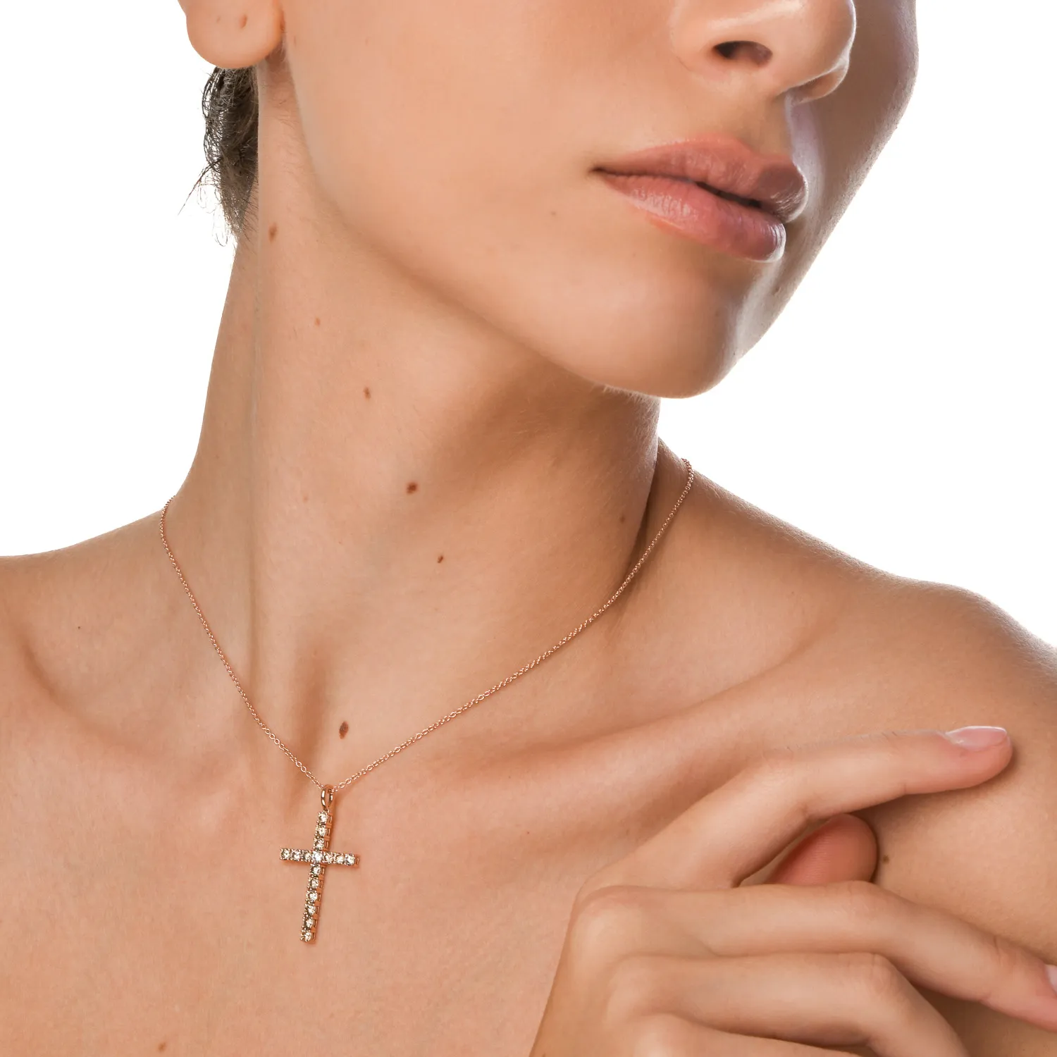 Naszyjnik z krzyżykiem z różowego złota z diamentami 1.2ct