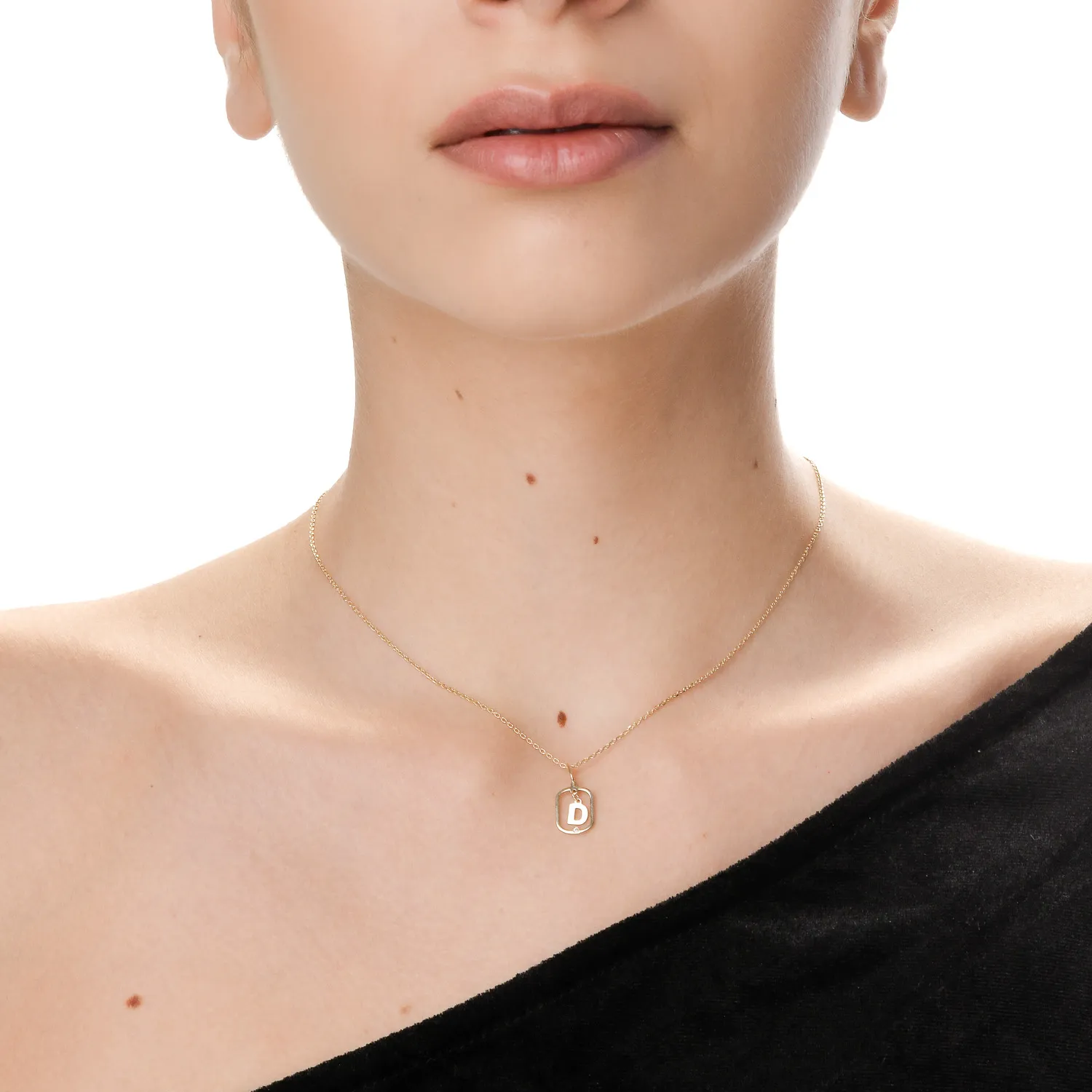 Yellow gold letter D pendant with 0.005ct diamond