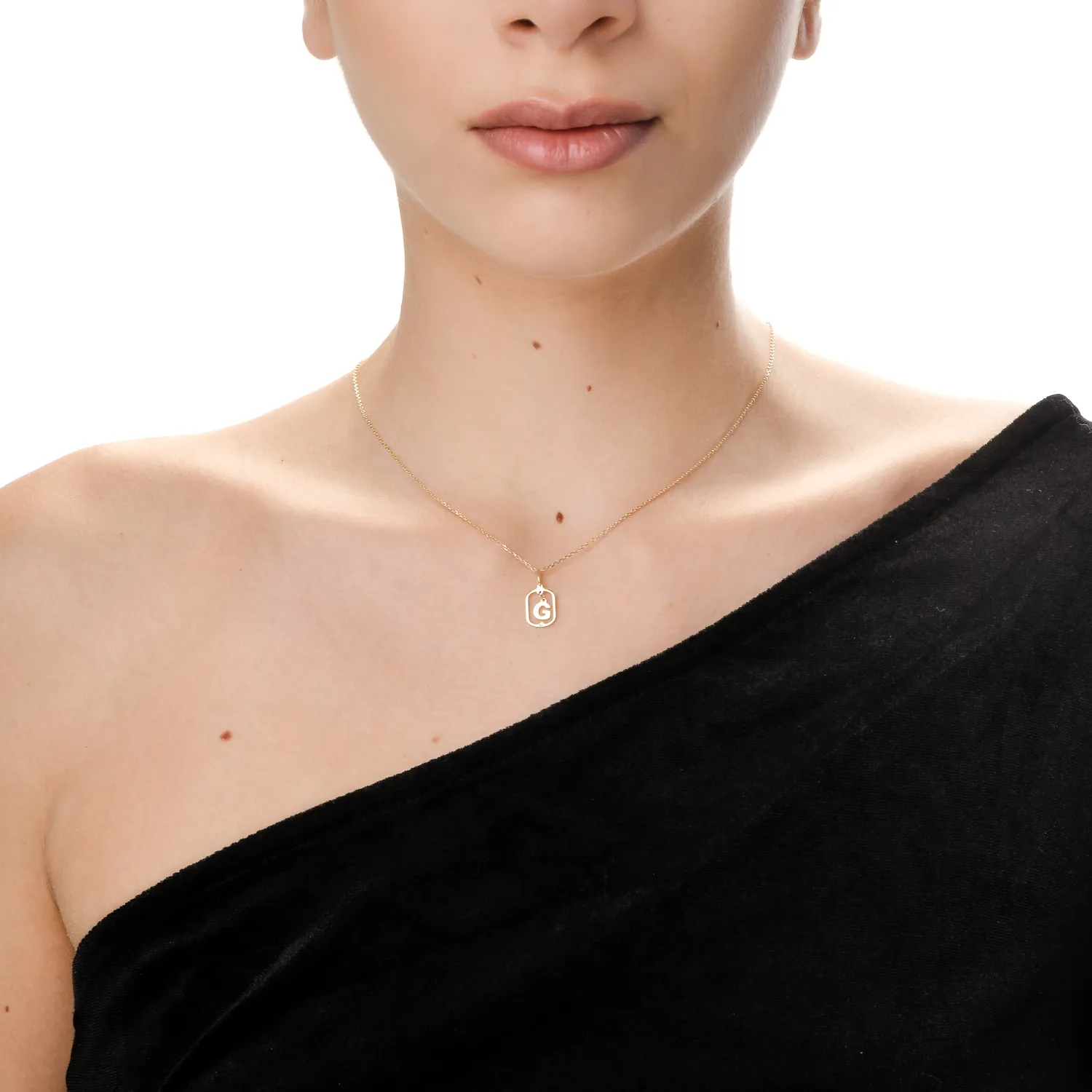 Yellow gold letter G pendant with 0.005ct diamond