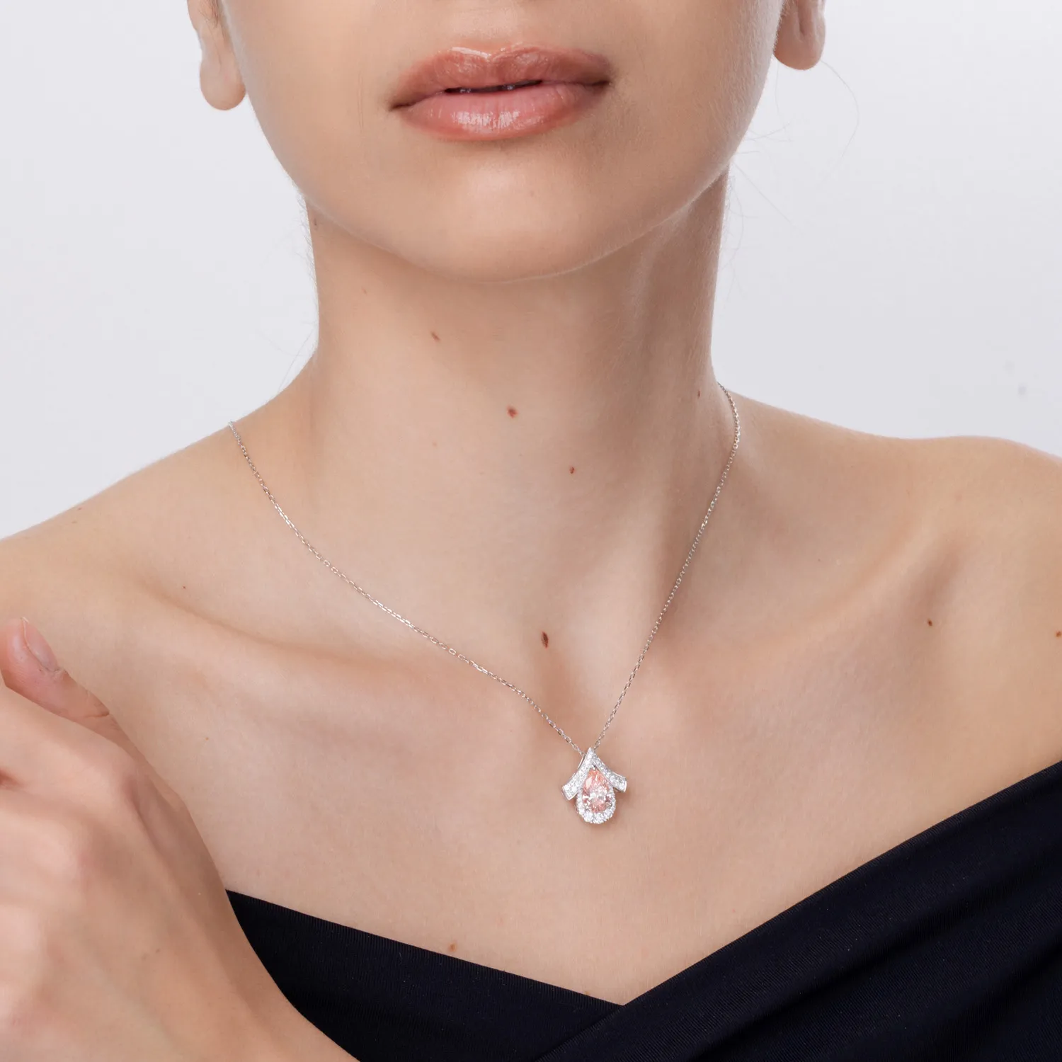 Lant cu pandantiv geometric din aur alb cu diamant fancy roz pear si diamante incolore de 2.5ct create in laborator - imagine 4