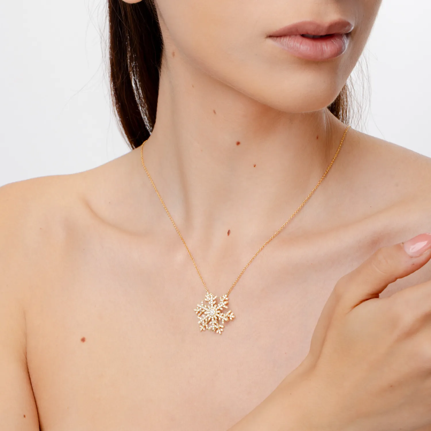 Lant cu pandantiv fulg de nea din aur galben cu diamante de 1.08ct