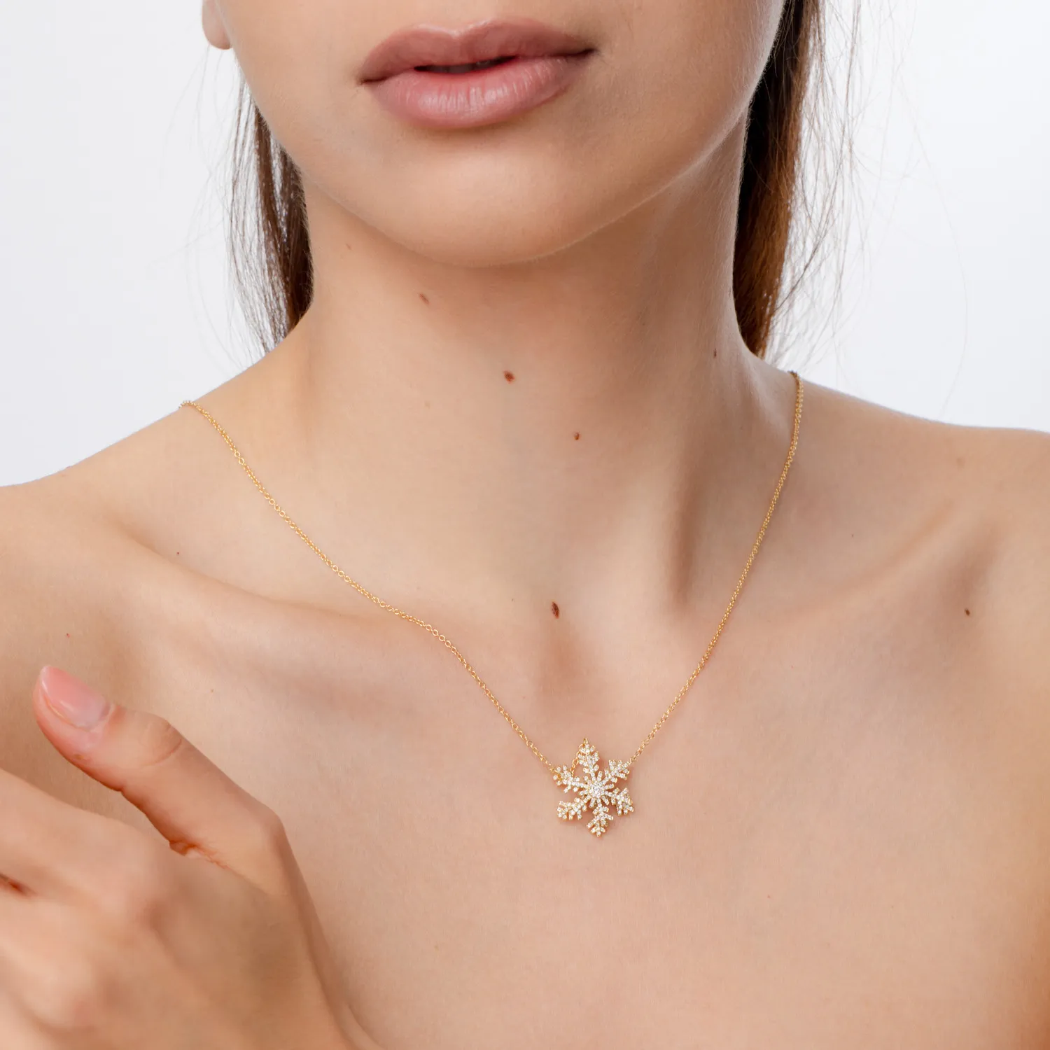 Lant cu pandantiv fulg de nea din aur galben cu diamante de 0.5ct