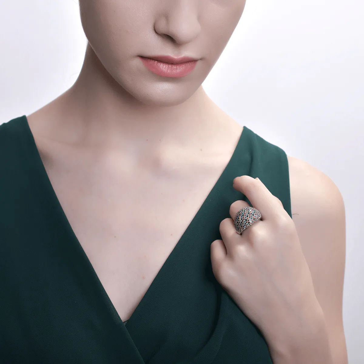 Пръстен от бяло злато с 4.08кт многоцветни диаманти