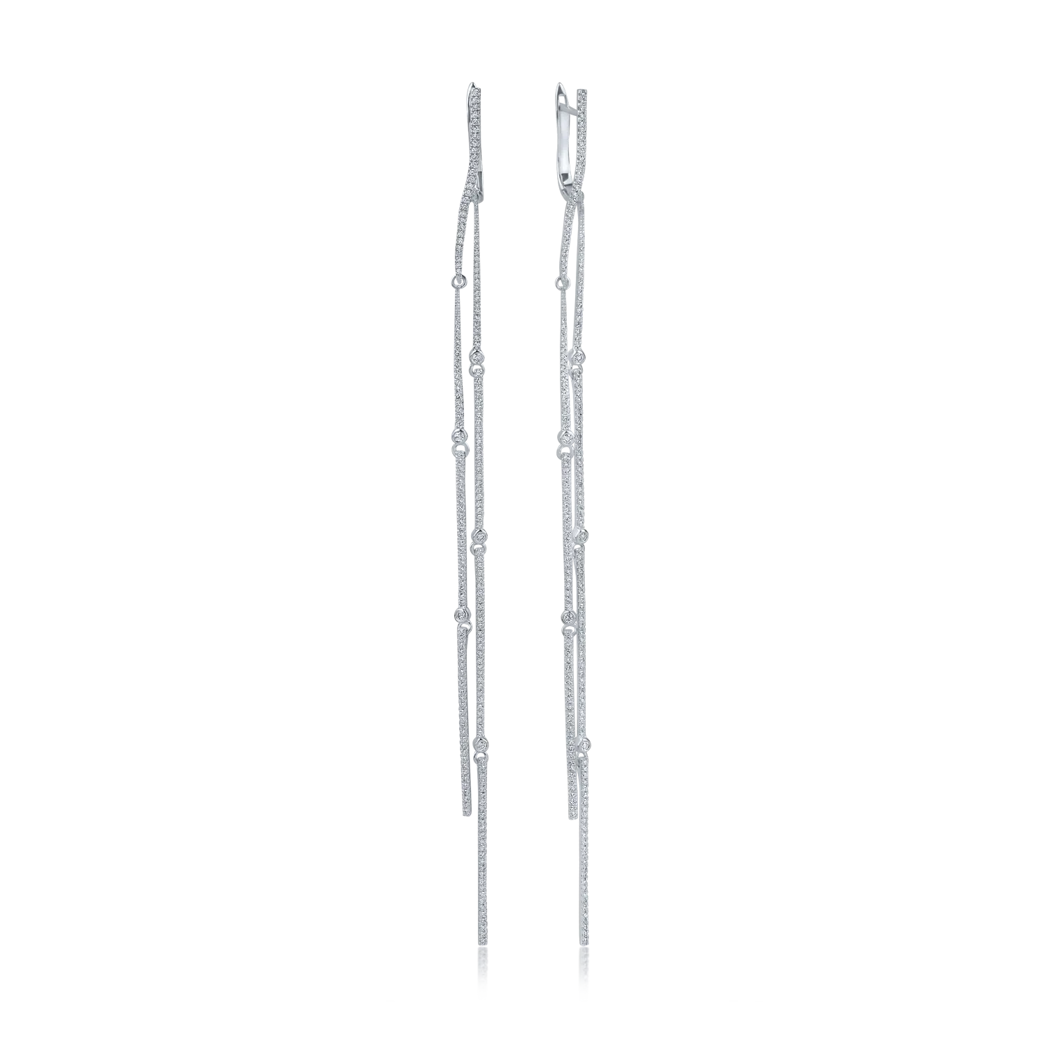 Cercei lugi din aur alb cu diamante de 1.2ct