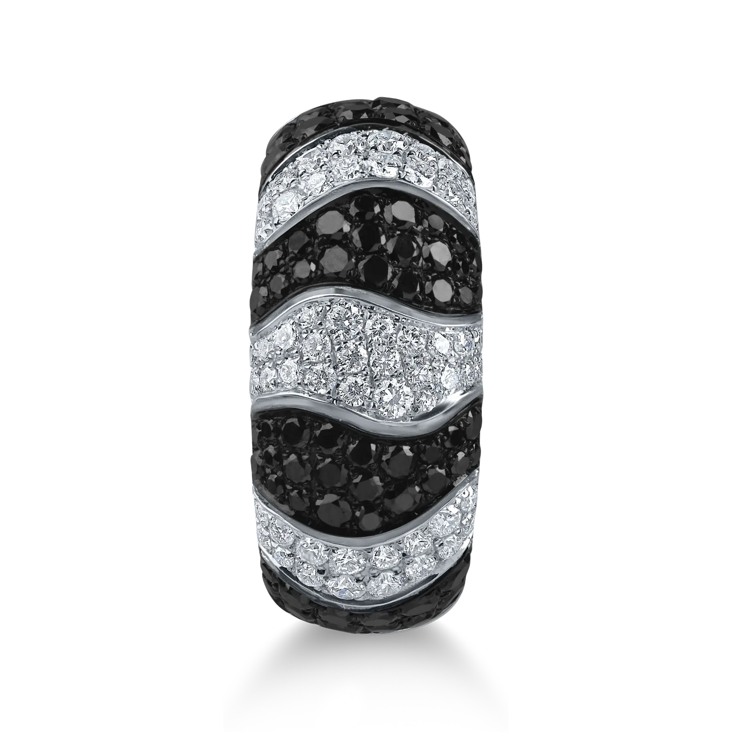 White gold ring with 1.61ct black and white diamonds