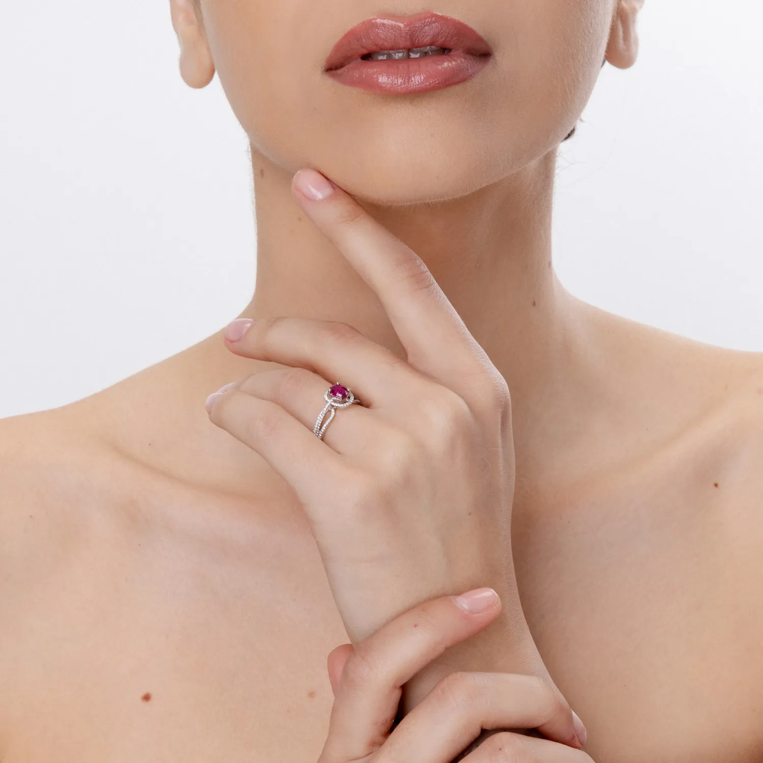 Platina gyűrű ovális rubinnal 1.05ct és gyémántokkal 0.27ct-201649