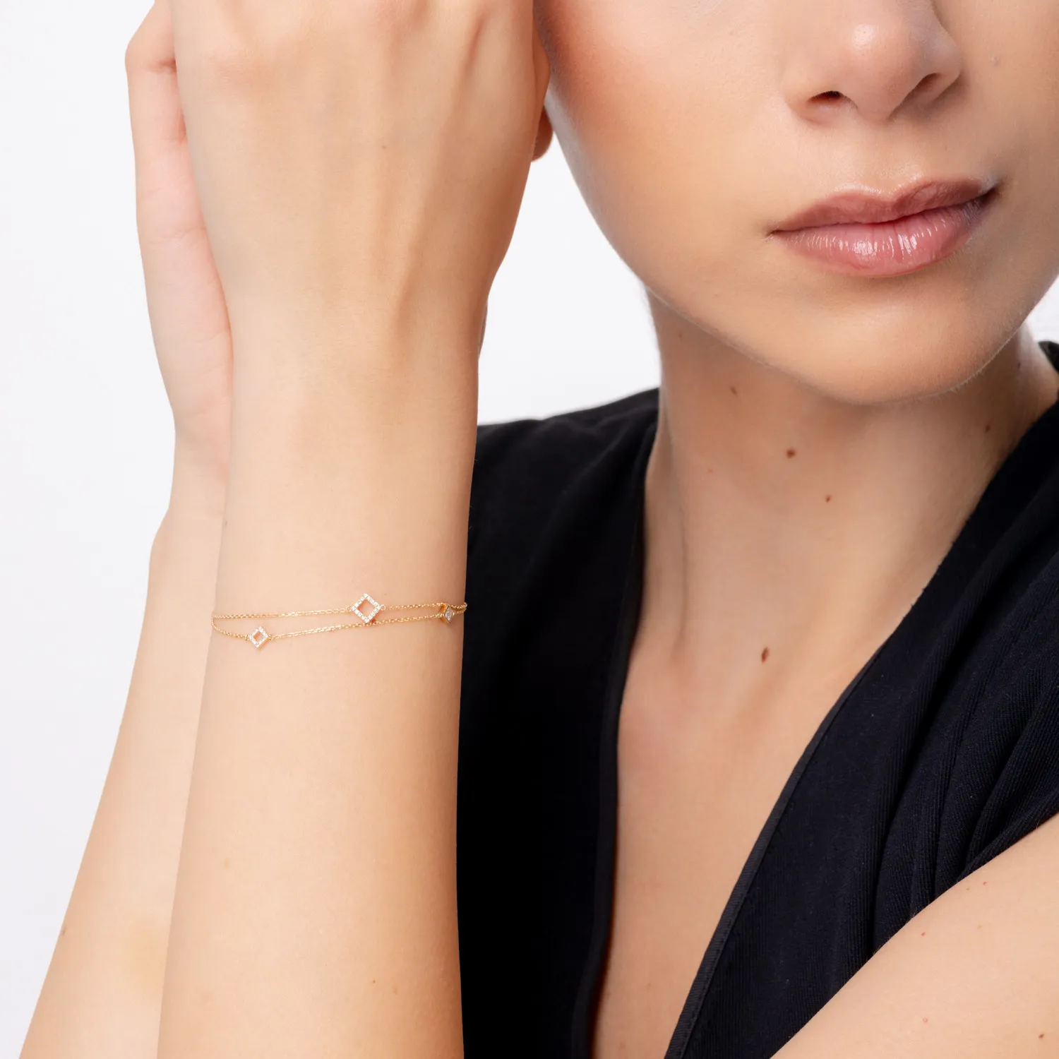 Yellow gold geometric pendant bracelet with 0.1ct diamonds