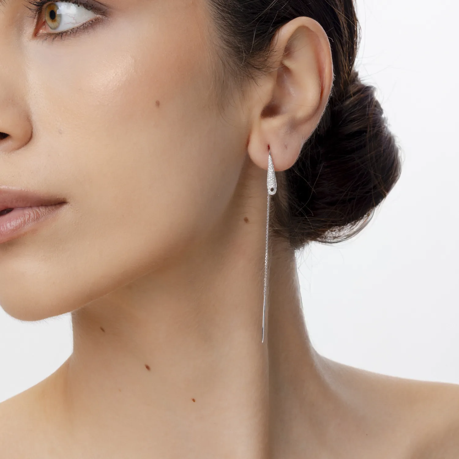 Feher arany hosszu fulbevalo 0.3ct gyemanttal