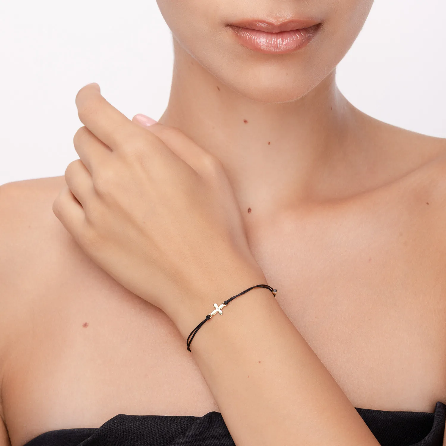 Yellow gold bracelet with black cord, cross pendant and diamond of 0.005ct