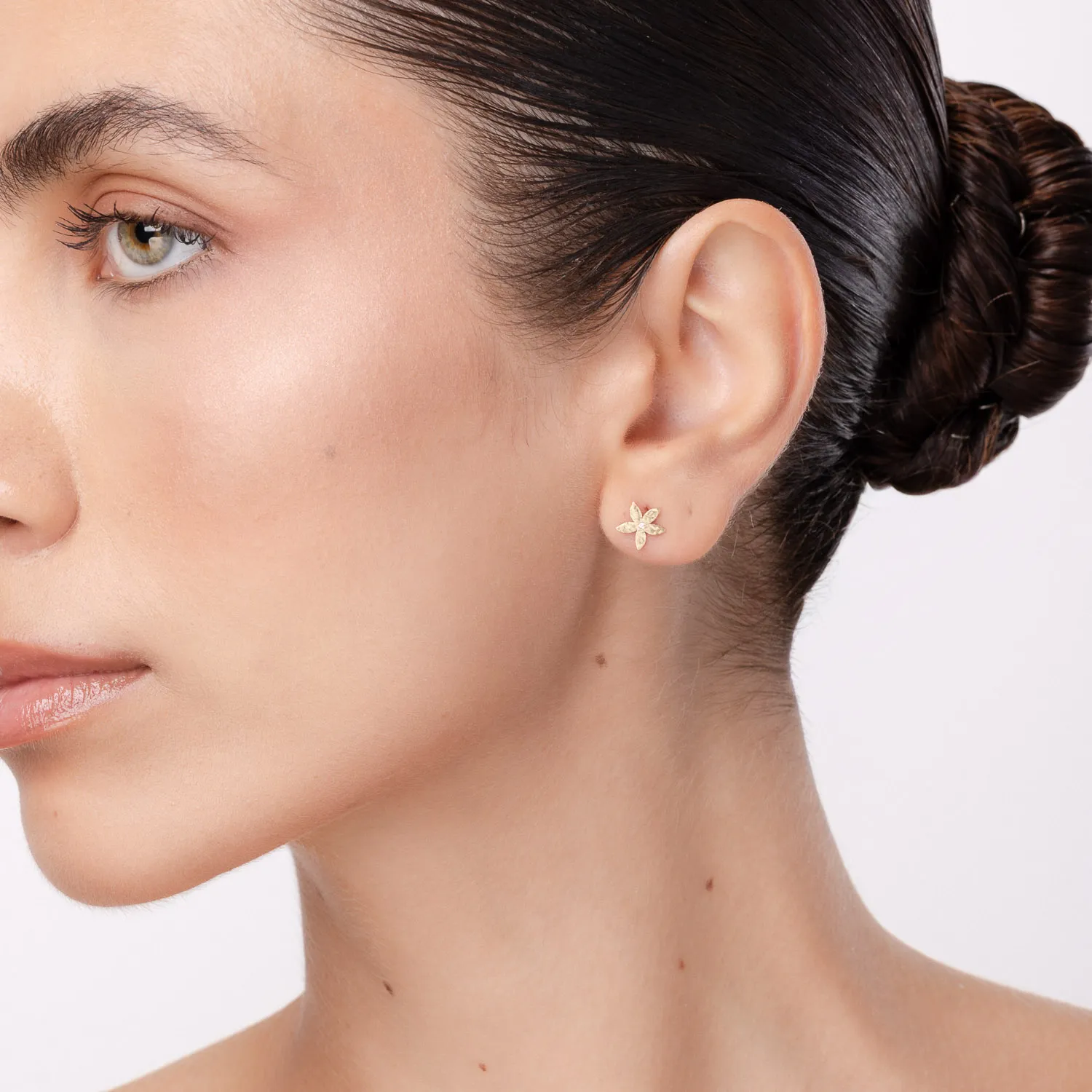 Cercei florali din aur galben cu diamante de 0.01ct