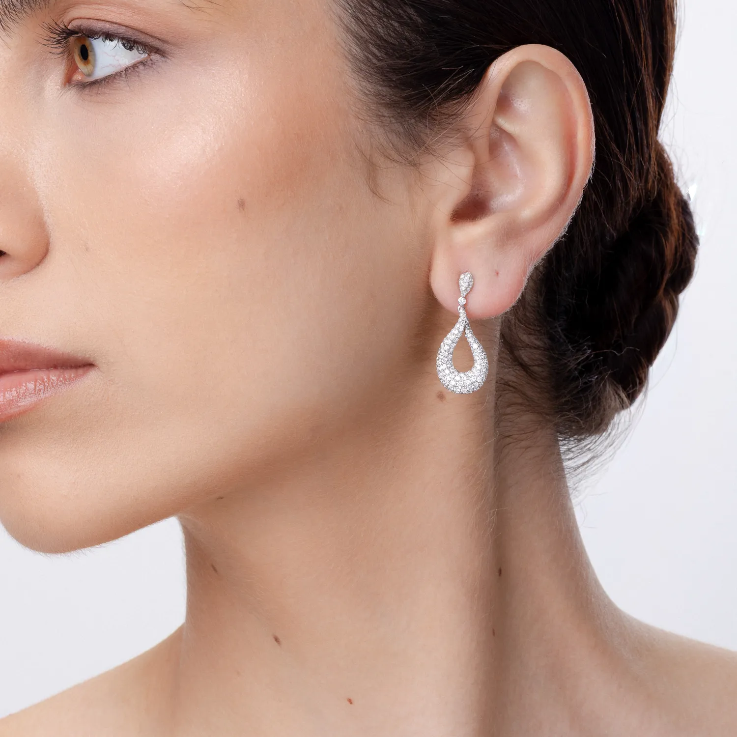Kolczyki z białego 18K złota z 2.01ct diamentami